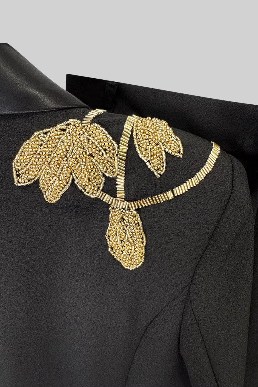 Blazer e Calças Luxuosos com Bordado de Folha Dourada - Preto