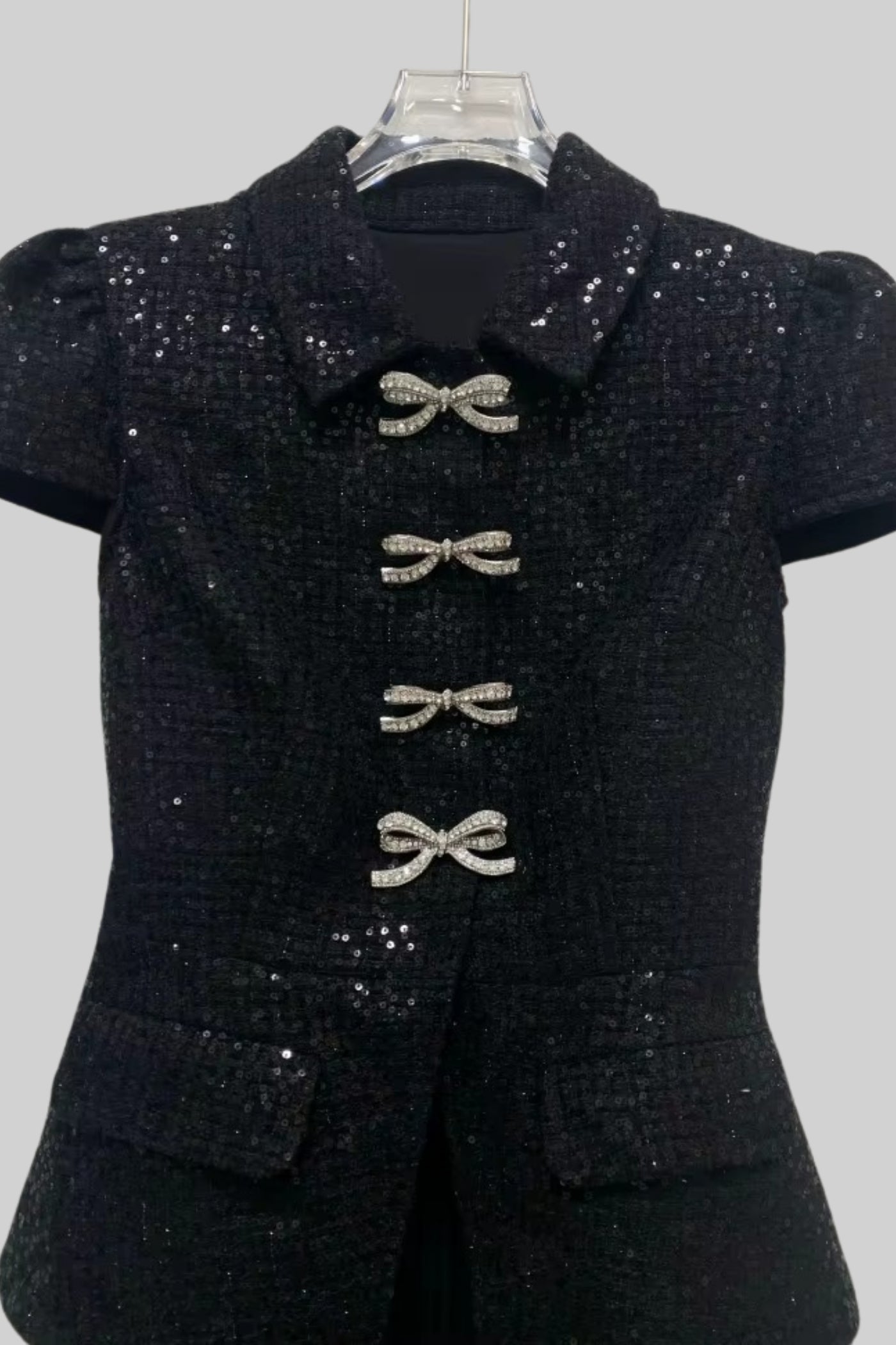 Vestido Elegante Com Top de Lantejoulas e Saia Plissada - Preto