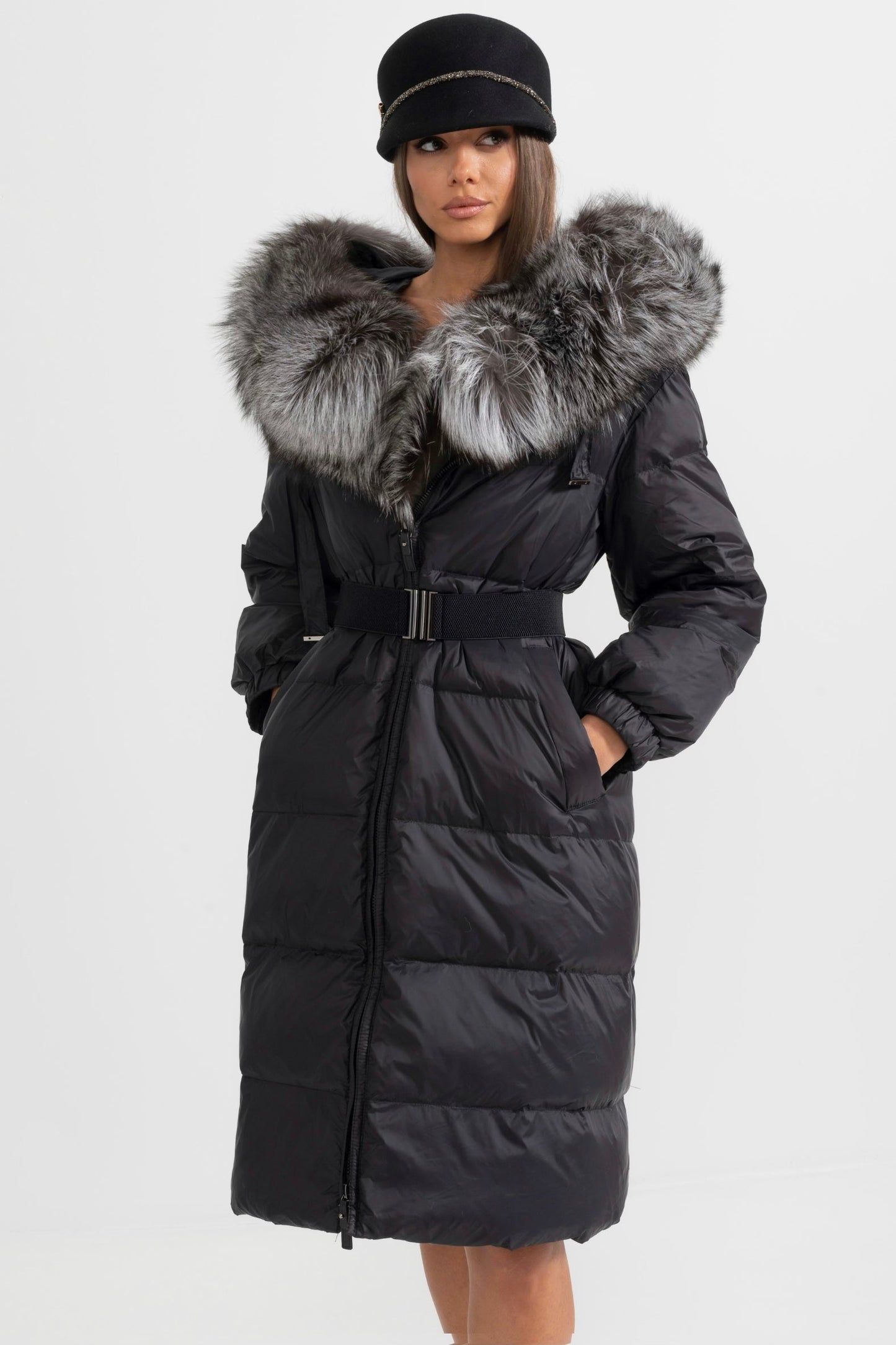 Casaco Puffer Longo com Capuz Forrado a Pele de Raposa Cinza - Preto