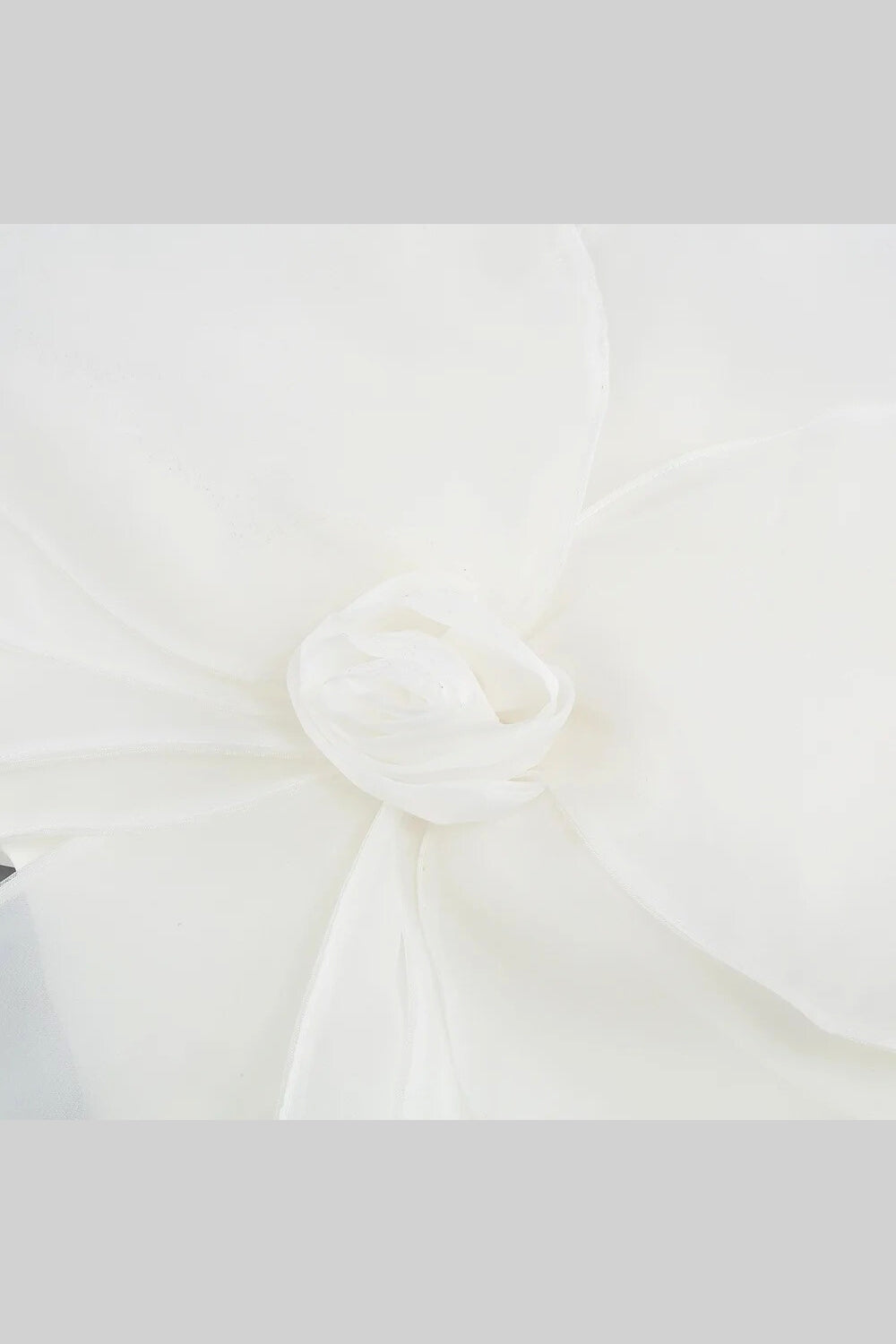 Vestido Mini Floral de Organza Volumosa 3D - Branco