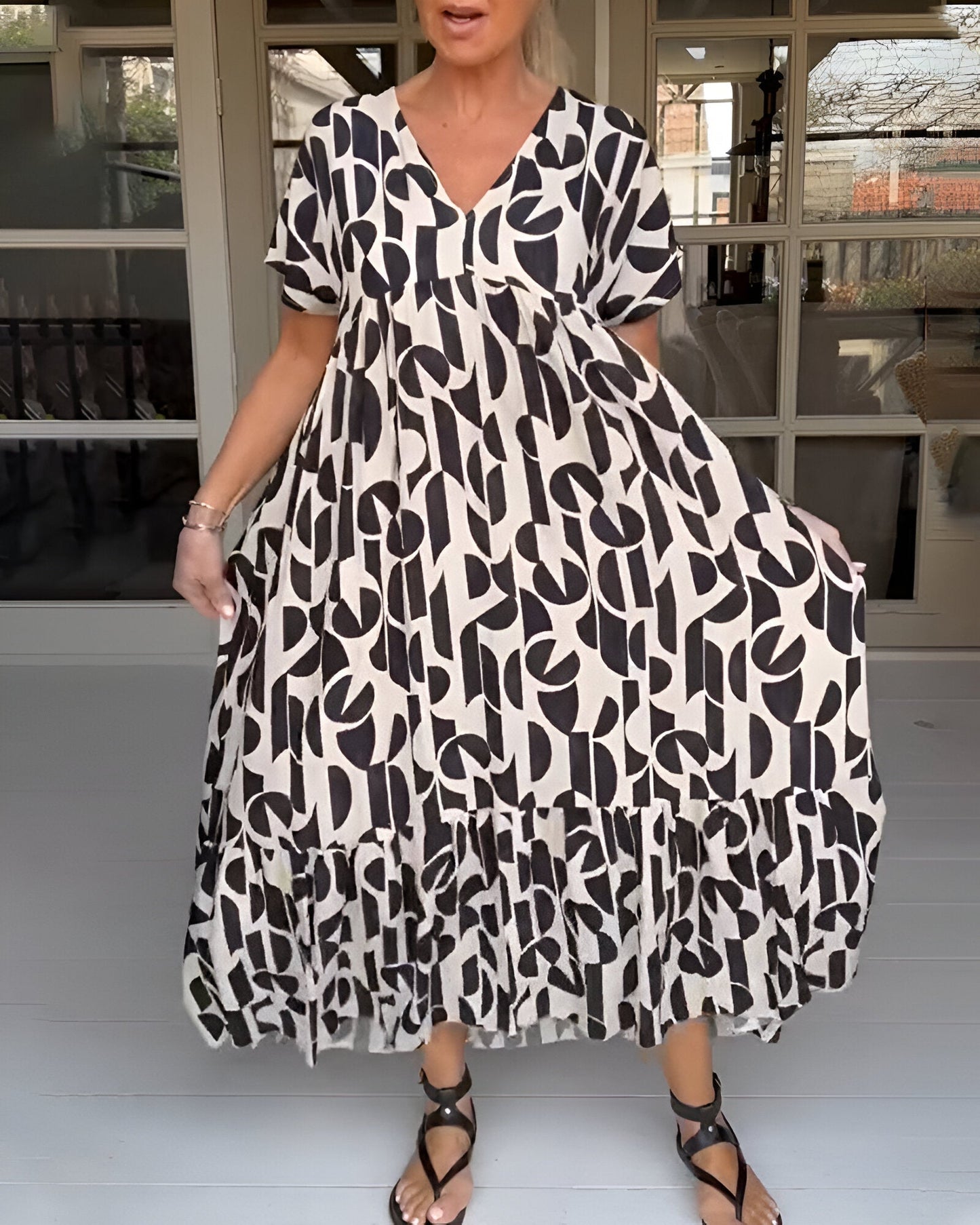 Felicia™ | Vestido arejado com decote em V