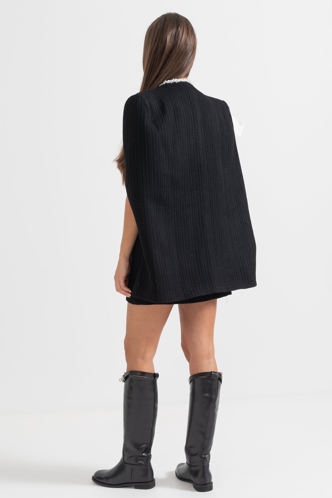 Sobretudo Texturizado Elegante com Detalhe de Laço Branco - Preto
