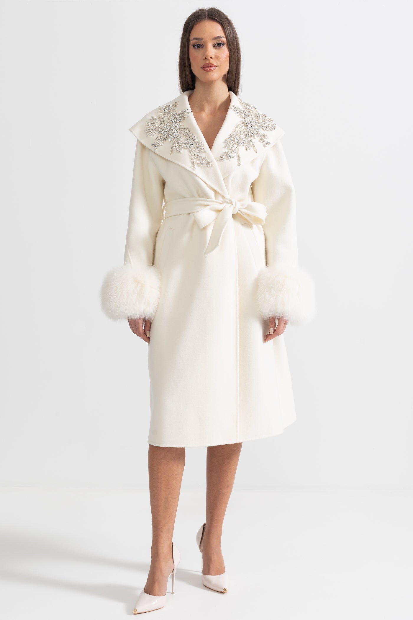 Sobretudo de Cashmere com Punhos de Pele de Raposa e Detalhes Florais em 3D - Ivoire
