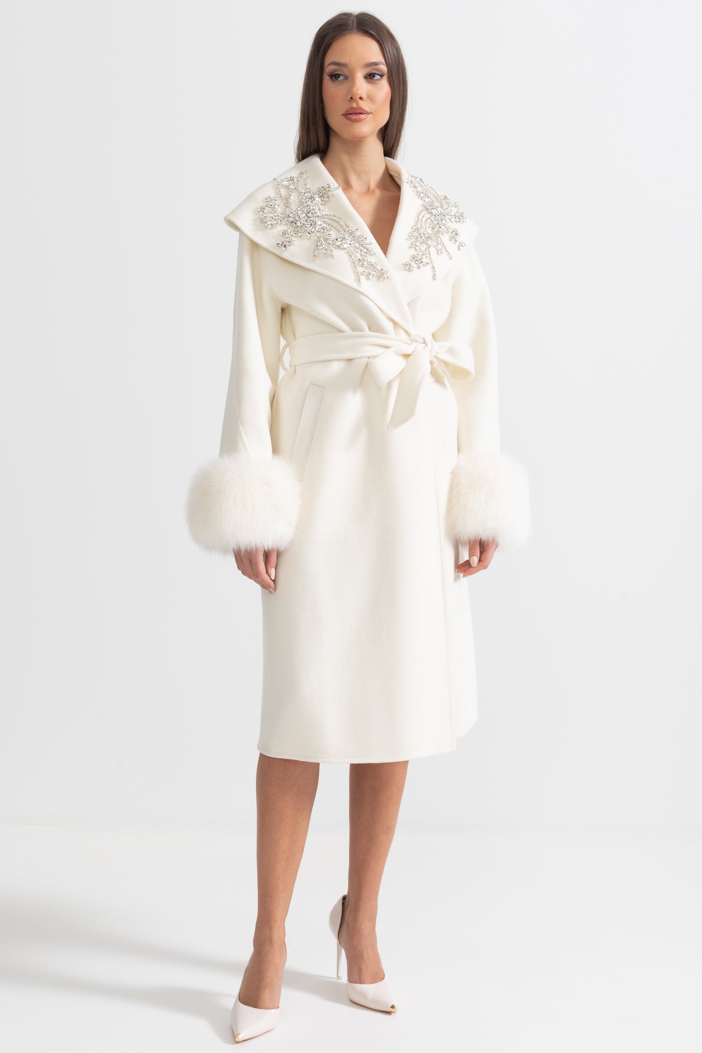 Sobretudo de Cashmere com Punhos de Pele de Raposa e Detalhes Florais em 3D - Ivoire