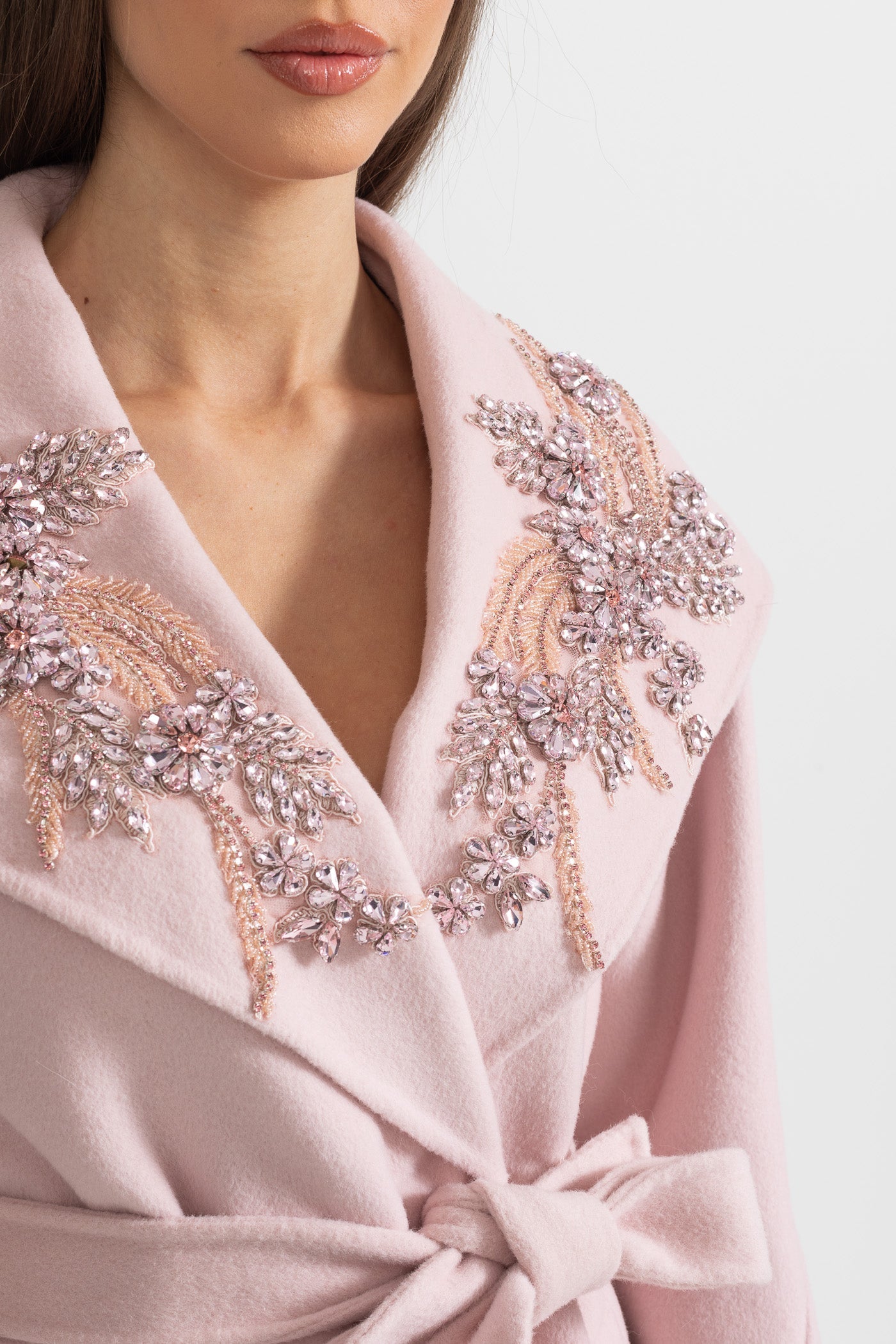 Casaco de Cashmere com Punhos de Pele de Raposa e Detalhes Florais em 3D - Rosa