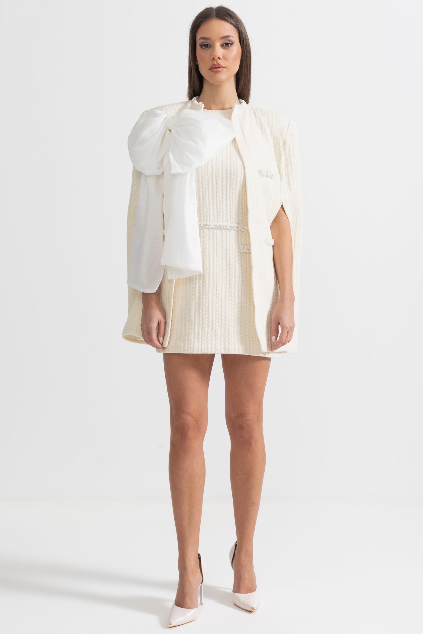 Sobretudo Texturizado Elegante com Detalhe de Laço Branco - Ivoire