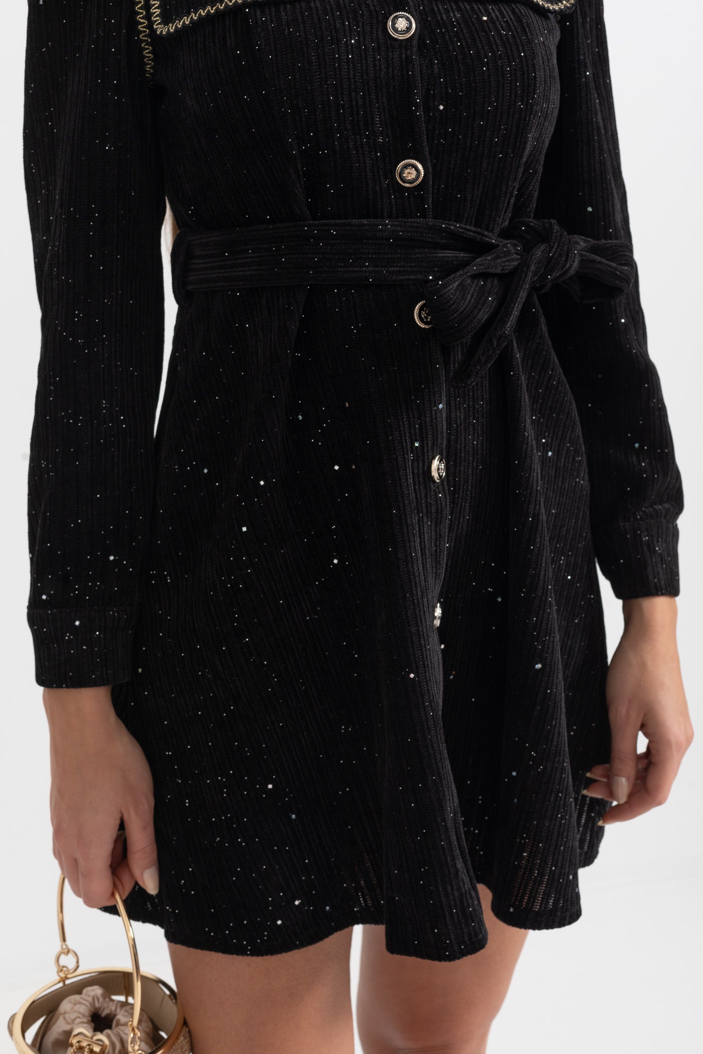 Vestido Elegante com Detalhe de Costura em Contraste - Preto