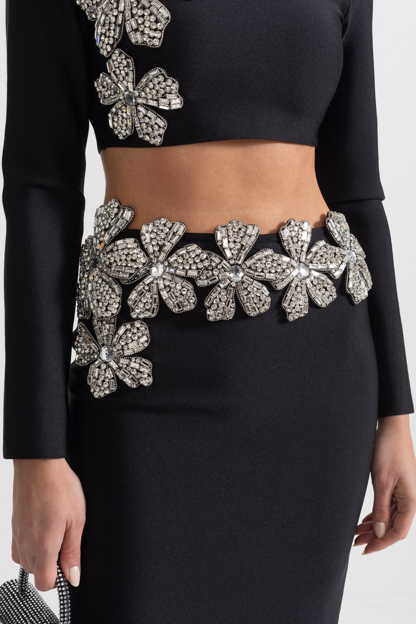 Conjunto de Acento de Flor de Diamante de 2 Peças com Top de Mangas Longas e Saia Maxi - Preto
