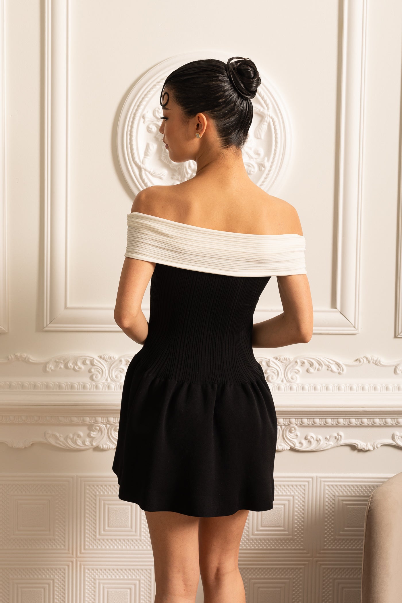 Vestido Mini Elegante Sem Mangas Com Bustier Em Contraste E Laço - Preto