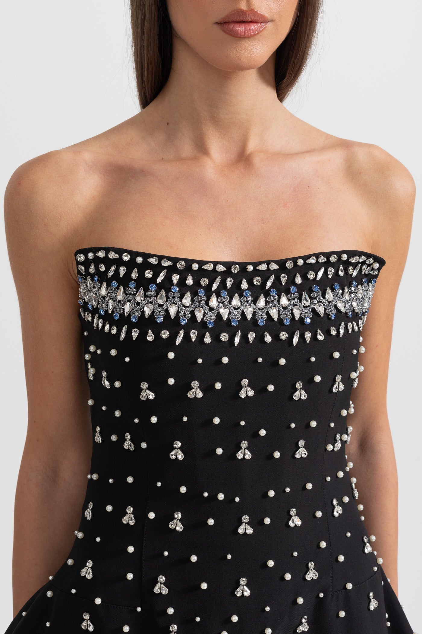 Vestido Justo Sem Mangas Com Apliques de Diamantes - Preto