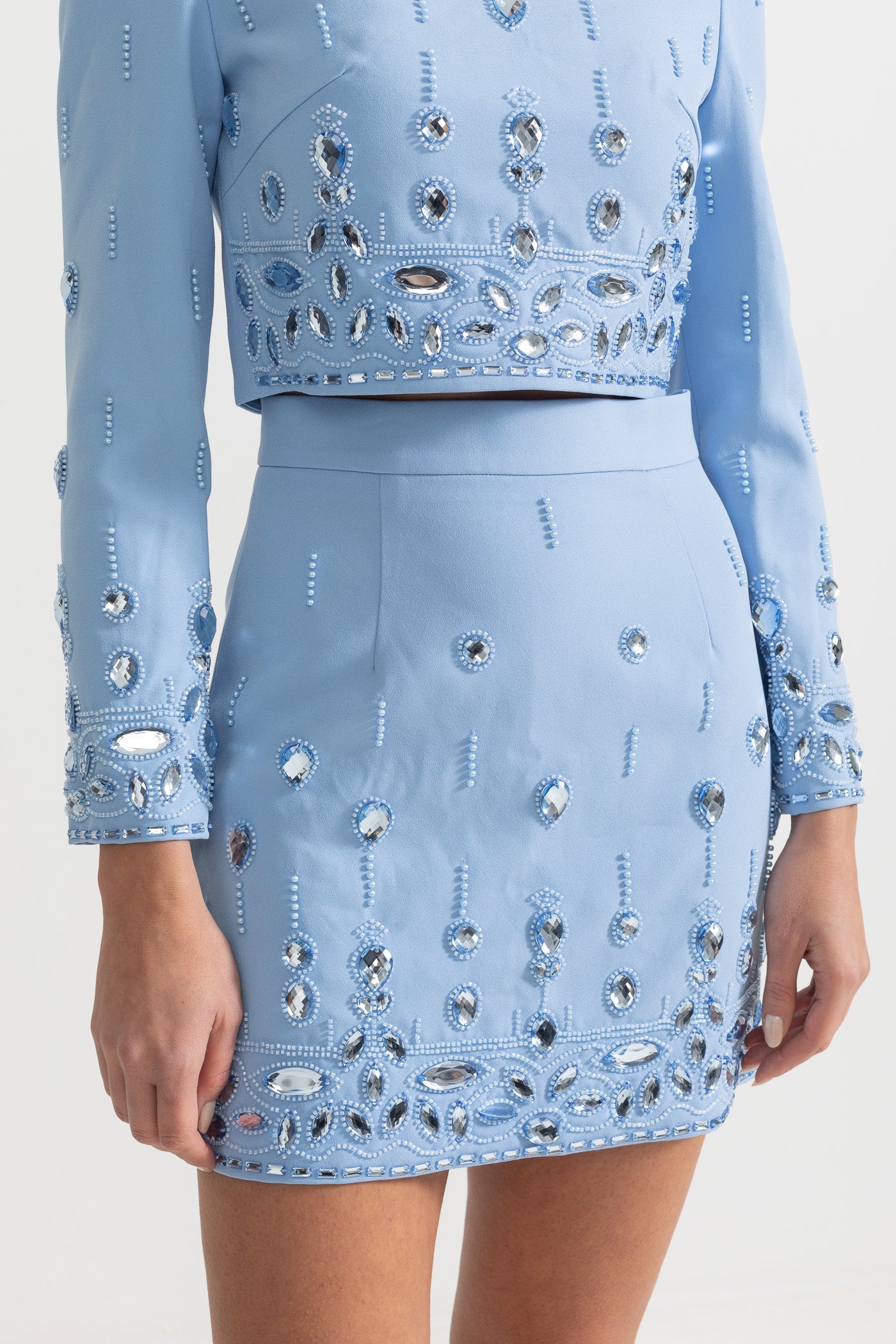 Conjunto com Aplicações de Diamantes e Mini Saia - Azul Bebé
