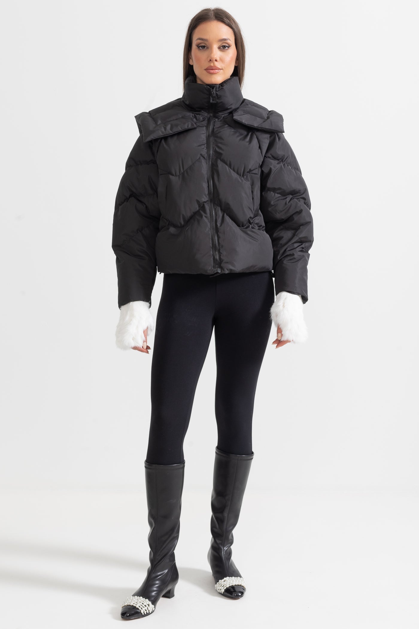 Casaco Puff Contemporâneo Com Ombreiras Oversized - Preto