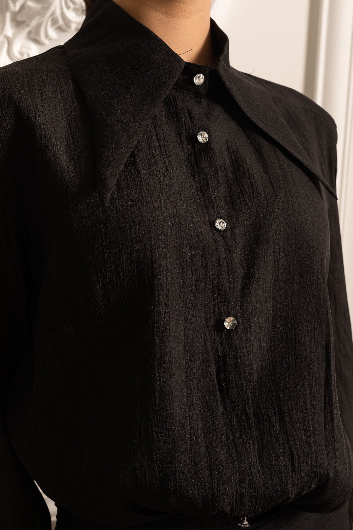 Camisa Com Botões e Cintura Ajustada - Preta