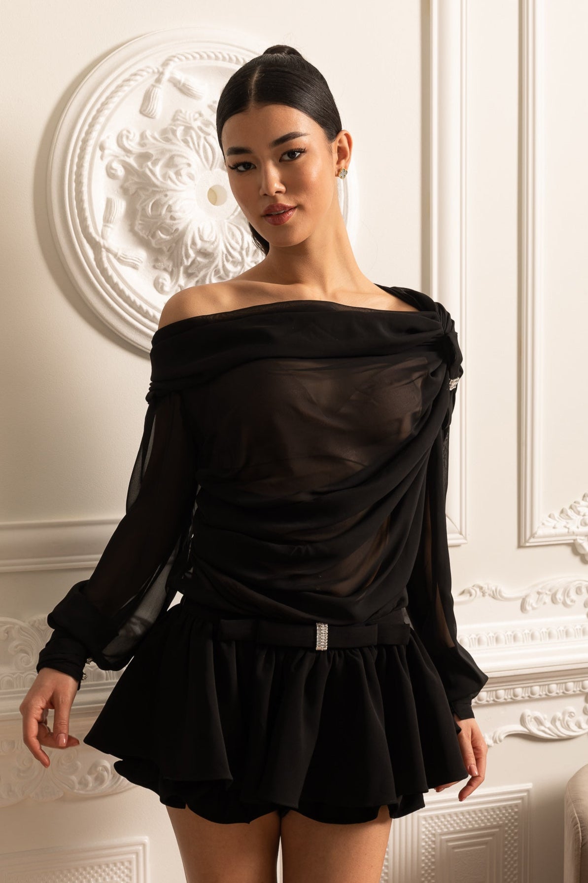 Conjunto Transparente Com Ombros Descidos, Mangas Longas E Saia Mini - Preto