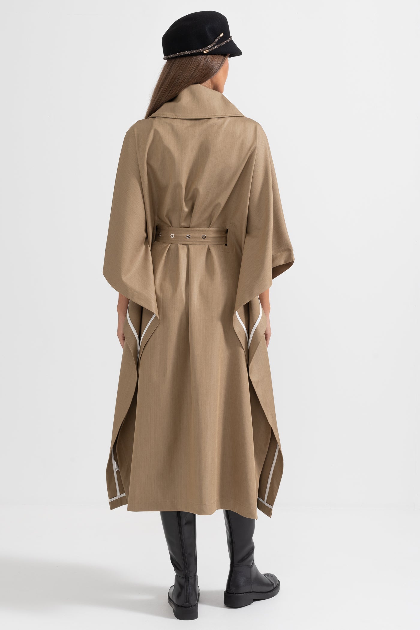 Trench Coat com Mangas em Forma de Capa - Caqui