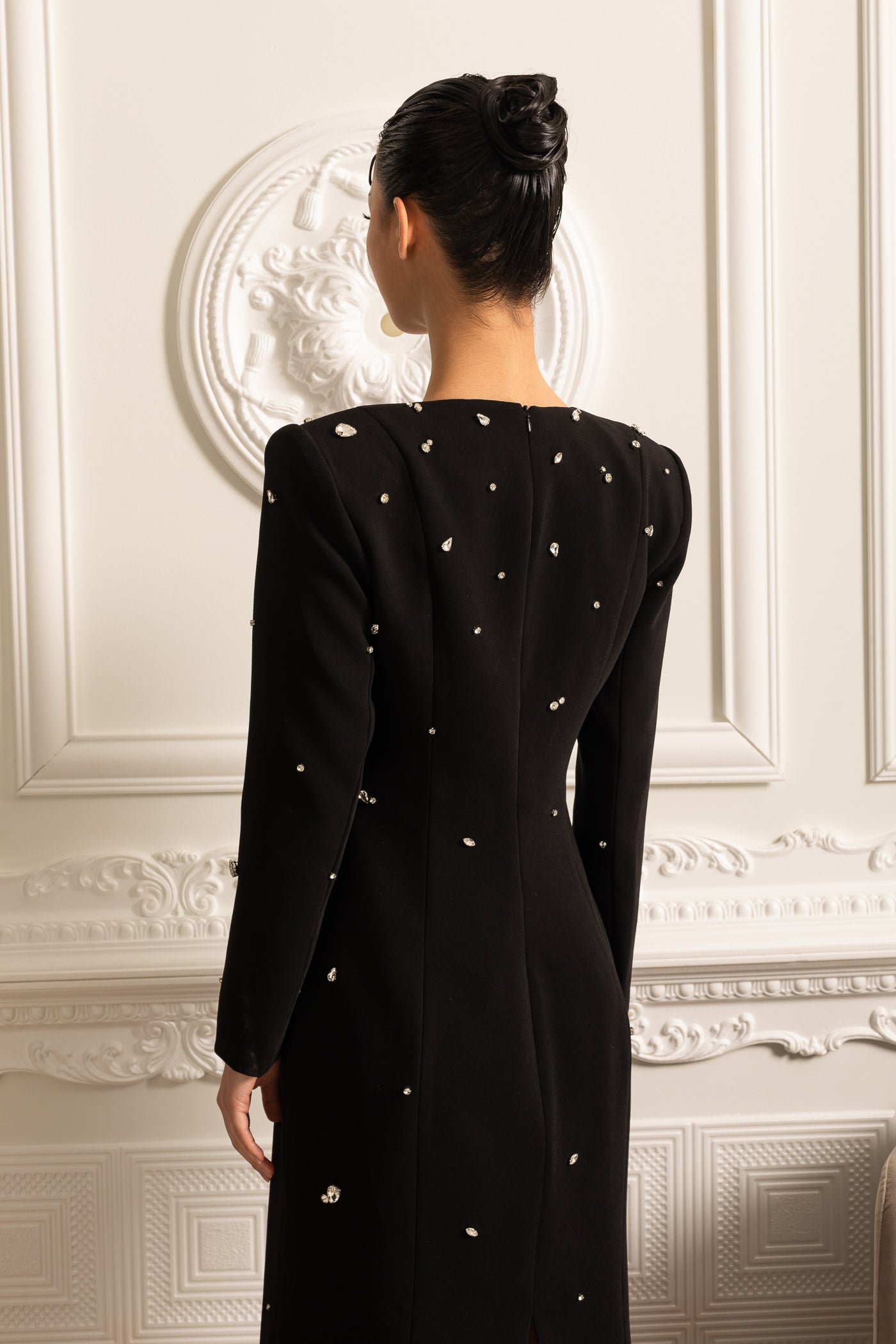 Vestido Longo Elegante Com Aplicações Brilhantes - Preto