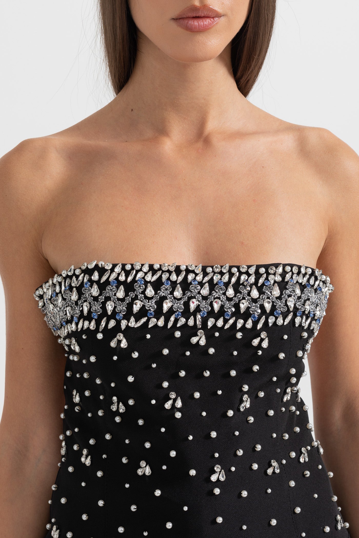 Vestido Mini Sem Mangas com Aplicações de Cristal - Preto