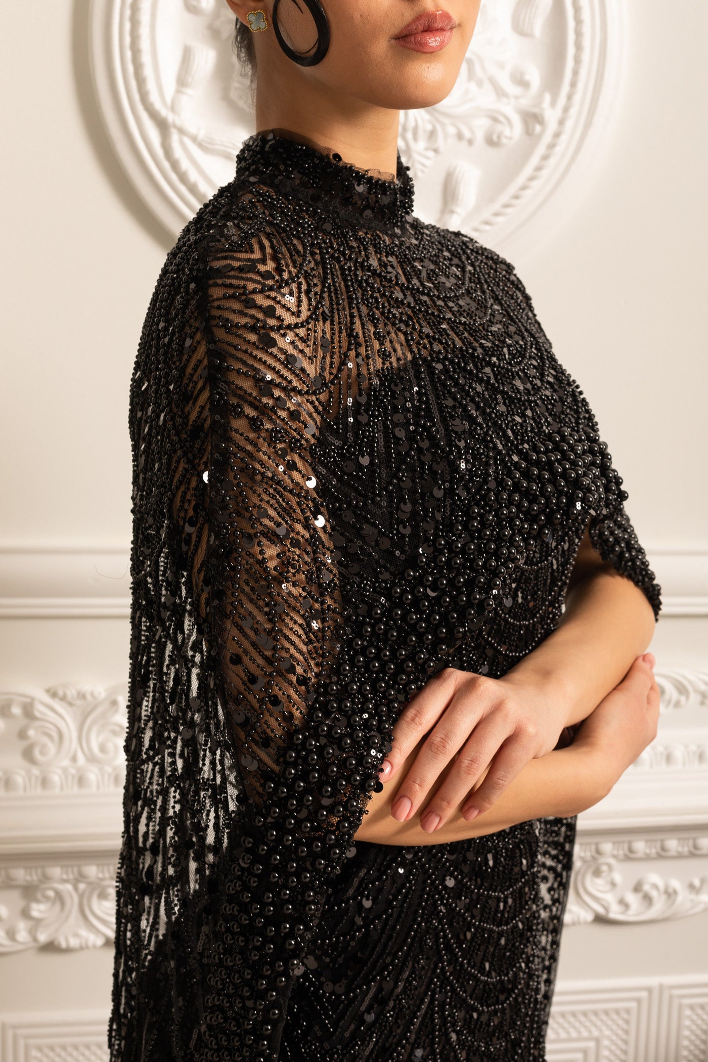 Vestido Glamouroso com Contas e Véu Destacável - Preto