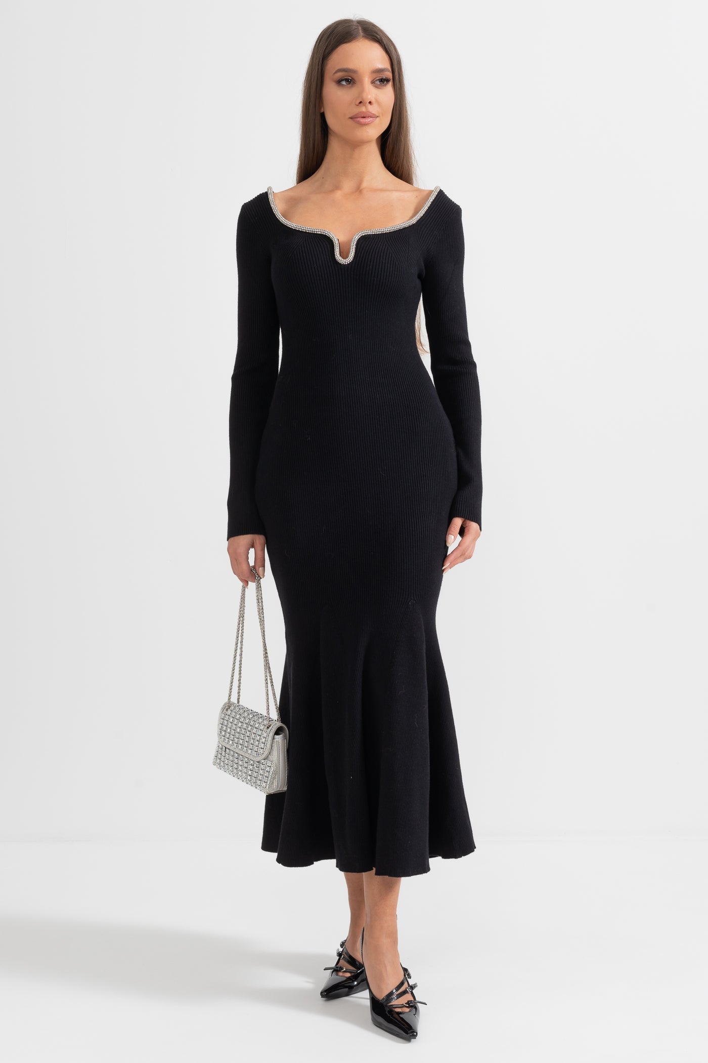 Vestido de Manga Longa com Corpete Ajustado e Bainha Largada - Preto