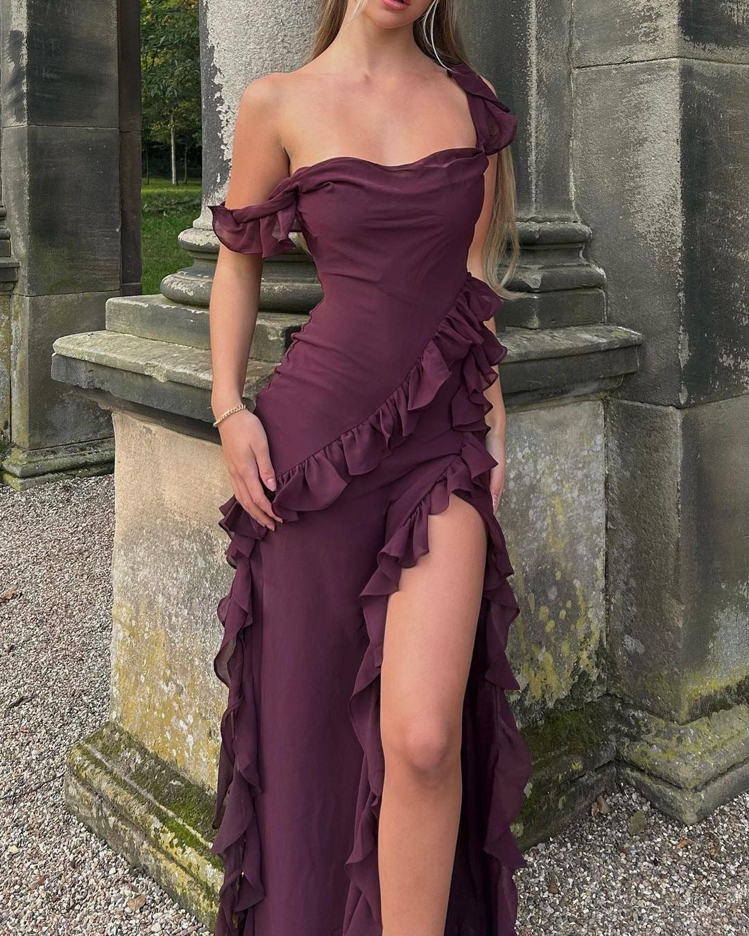 Vestido Giorgia comprido em chiffon com folhos e abertura
