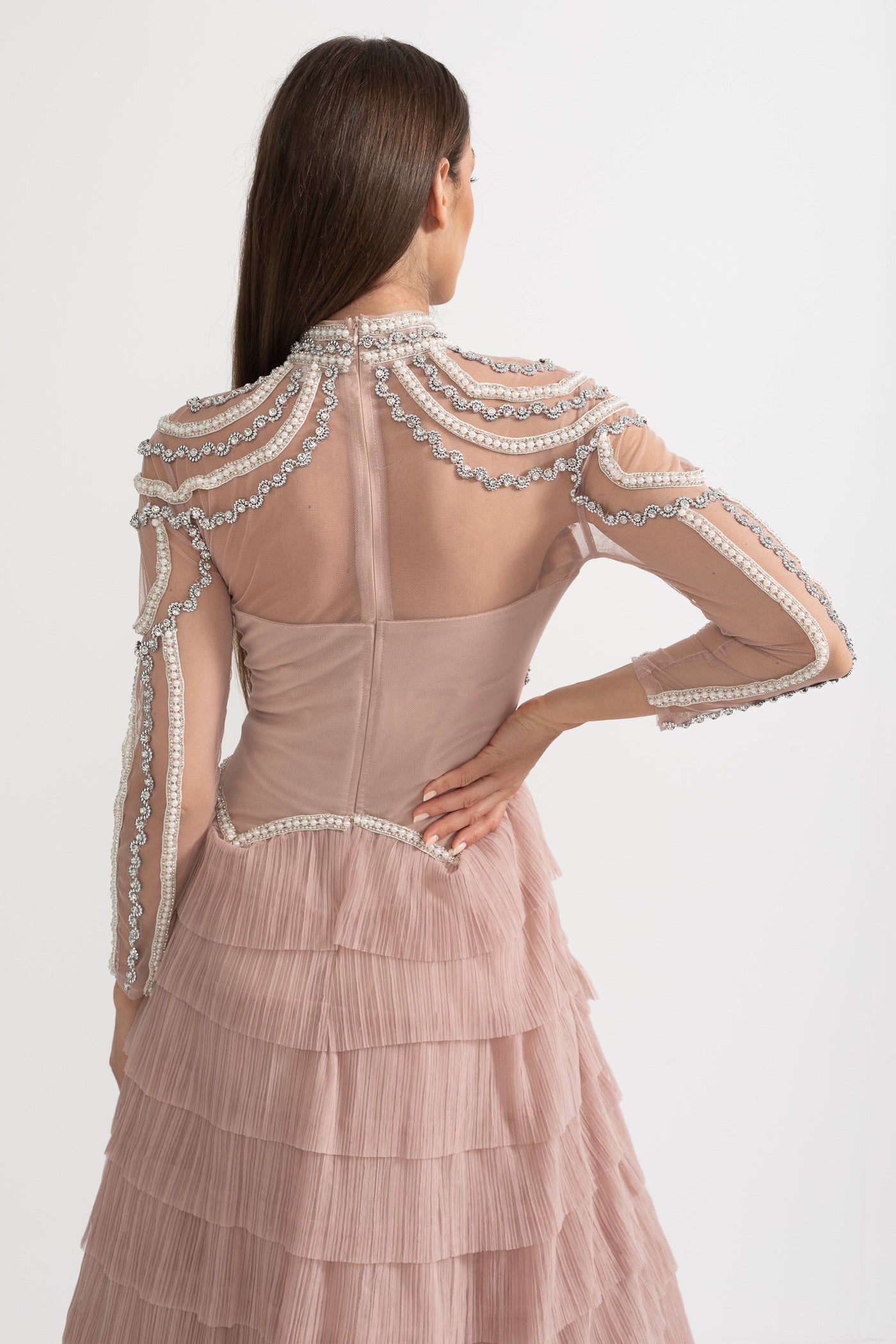 Vestido Elegante de Manga Longa com Saia em Camadas e Rendas Intricadas - Rosa