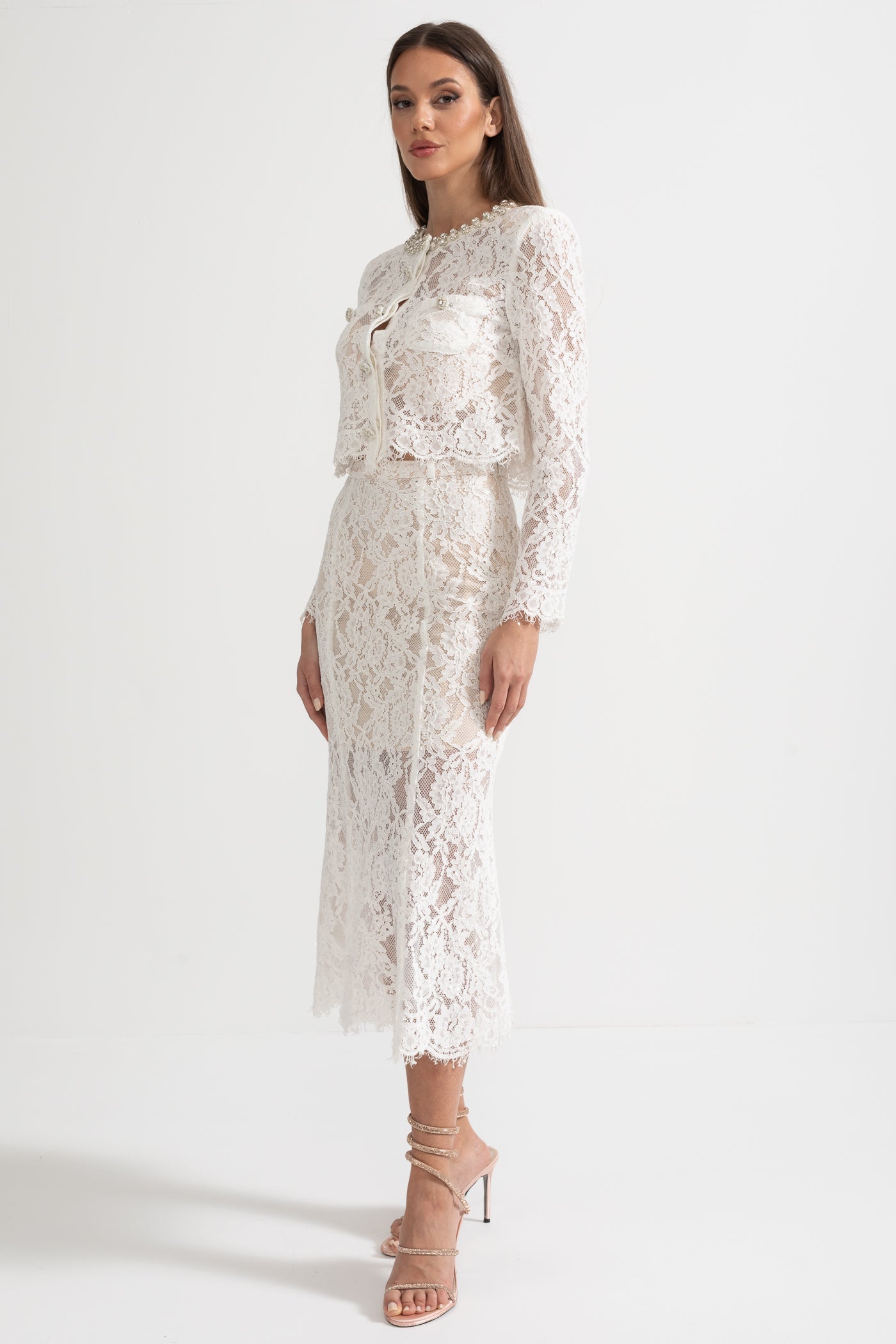 Conjunto de Renda com Detalhes Brilhantes no Decote e Saia Midi - Branco