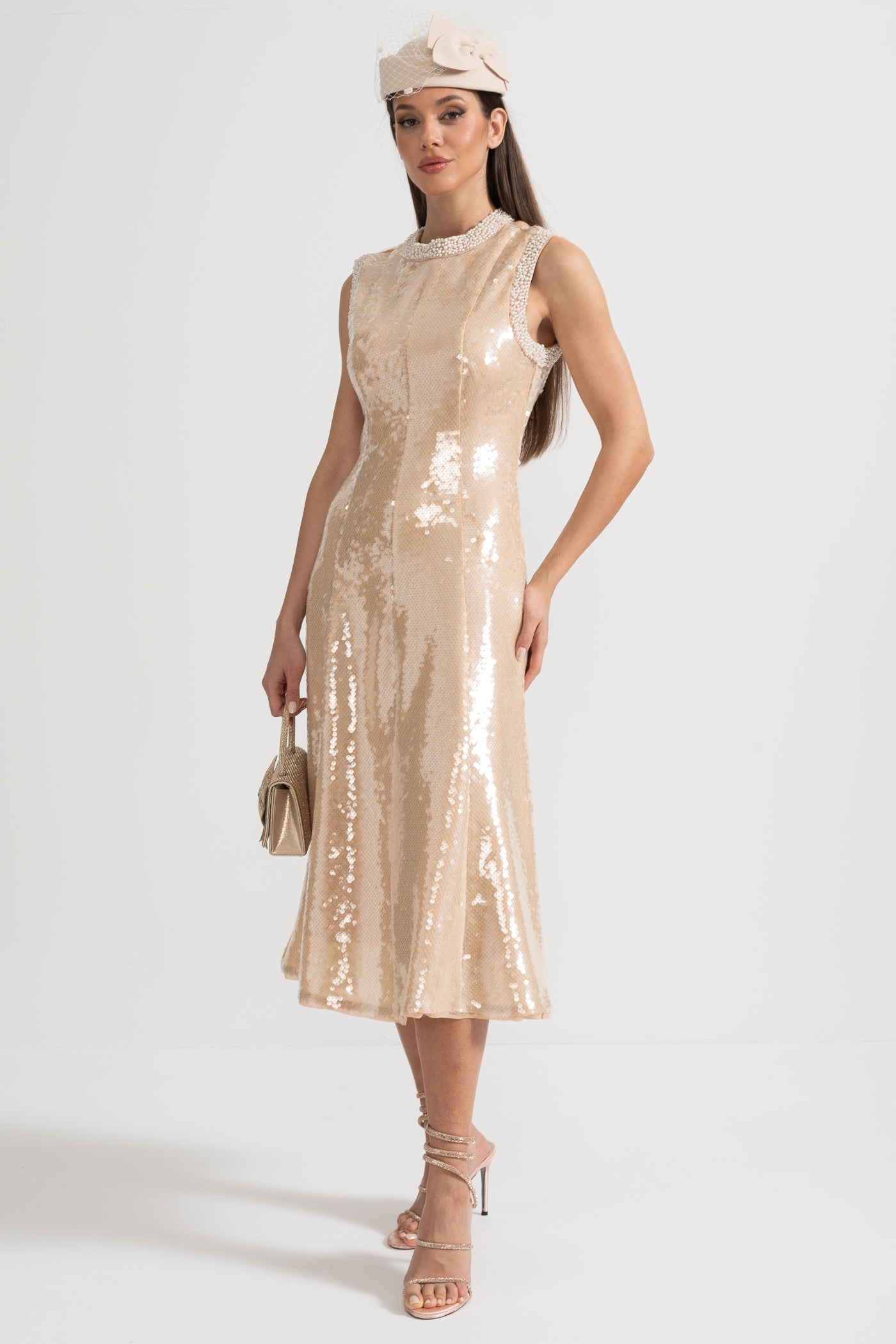 Vestido Elegante de Lantejoulas com Aplicações de Pérolas Brancas - Bege