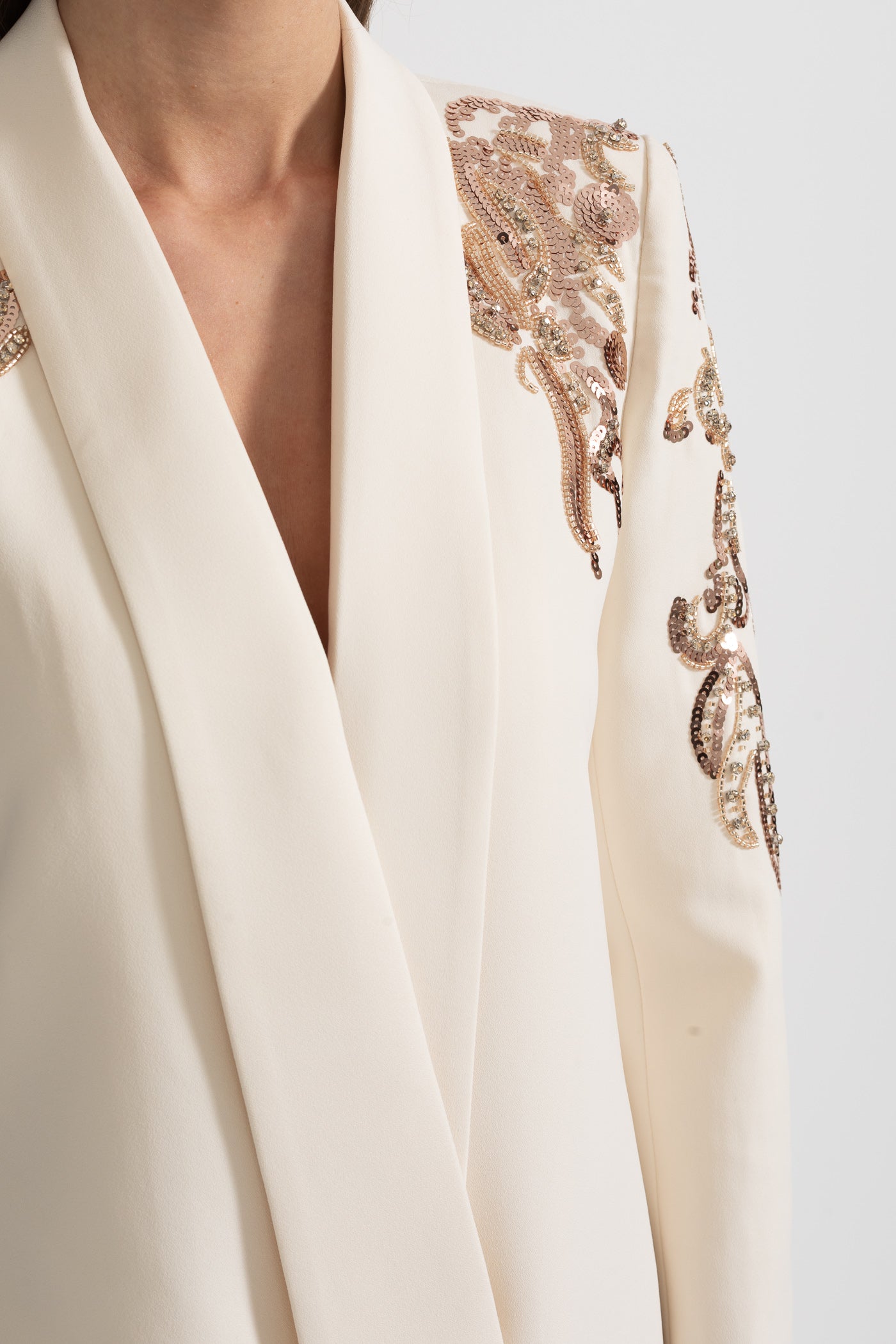 Blazer Drapado Com Bordado Intricado nos Ombros - Ivoire