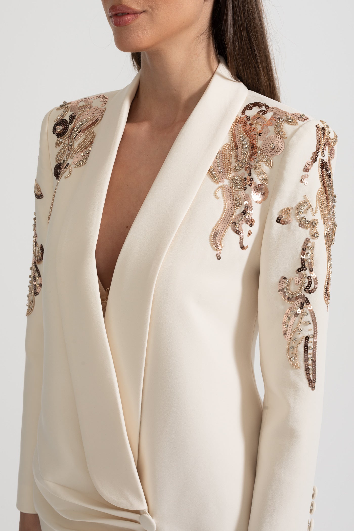Blazer Drapado Com Bordado Intricado nos Ombros - Ivoire