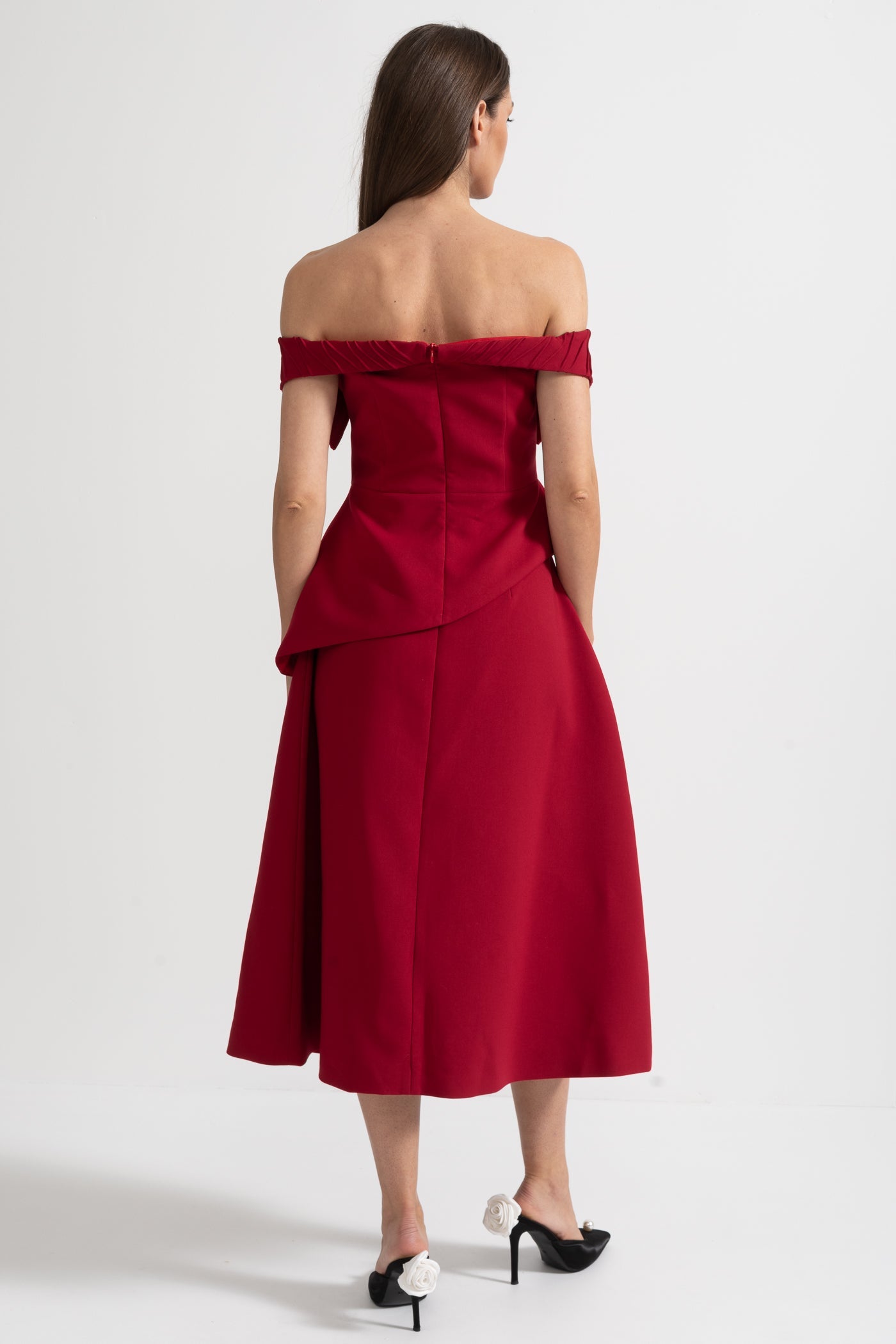 Conjunto Off-Shoulder Com Topo Com Detalhe Plissado E Saia Midi Com Acento De Fenda Frontal - Vermelho