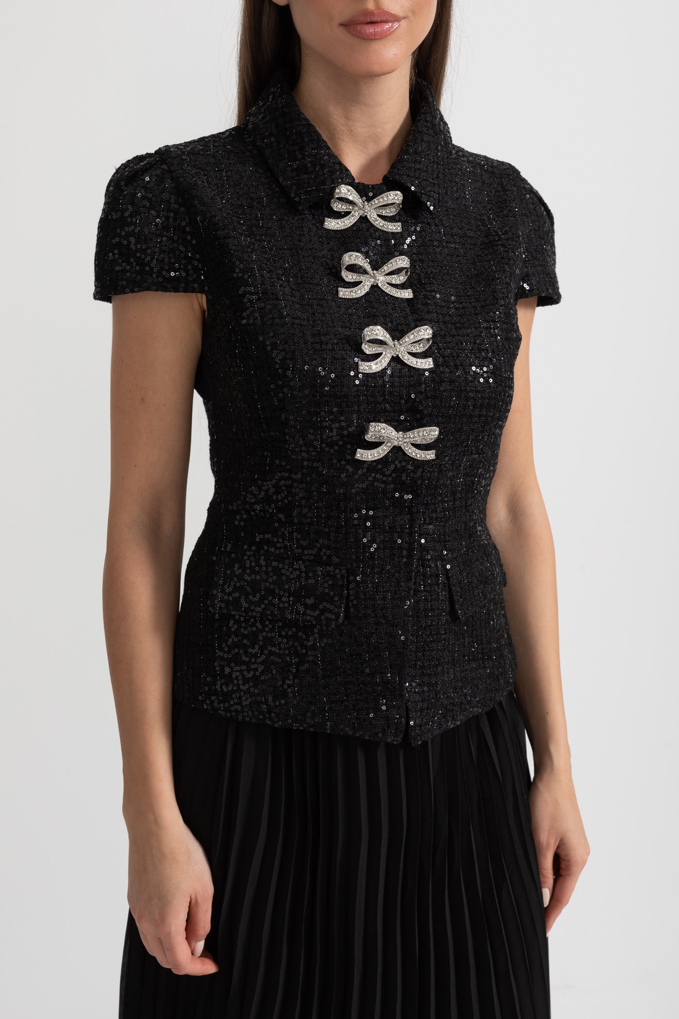 Vestido Elegante Com Top de Lantejoulas e Saia Plissada - Preto