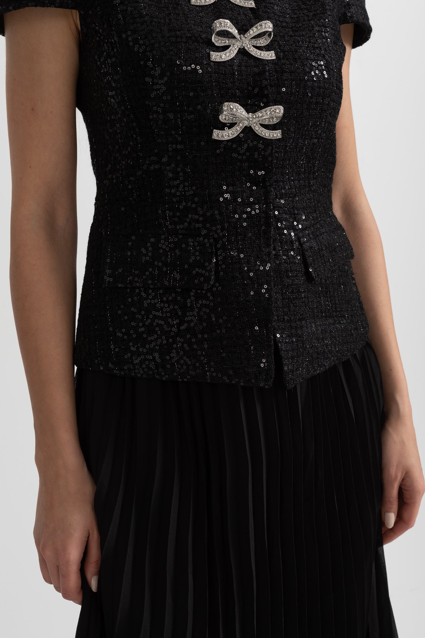 Vestido Elegante Com Top de Lantejoulas e Saia Plissada - Preto