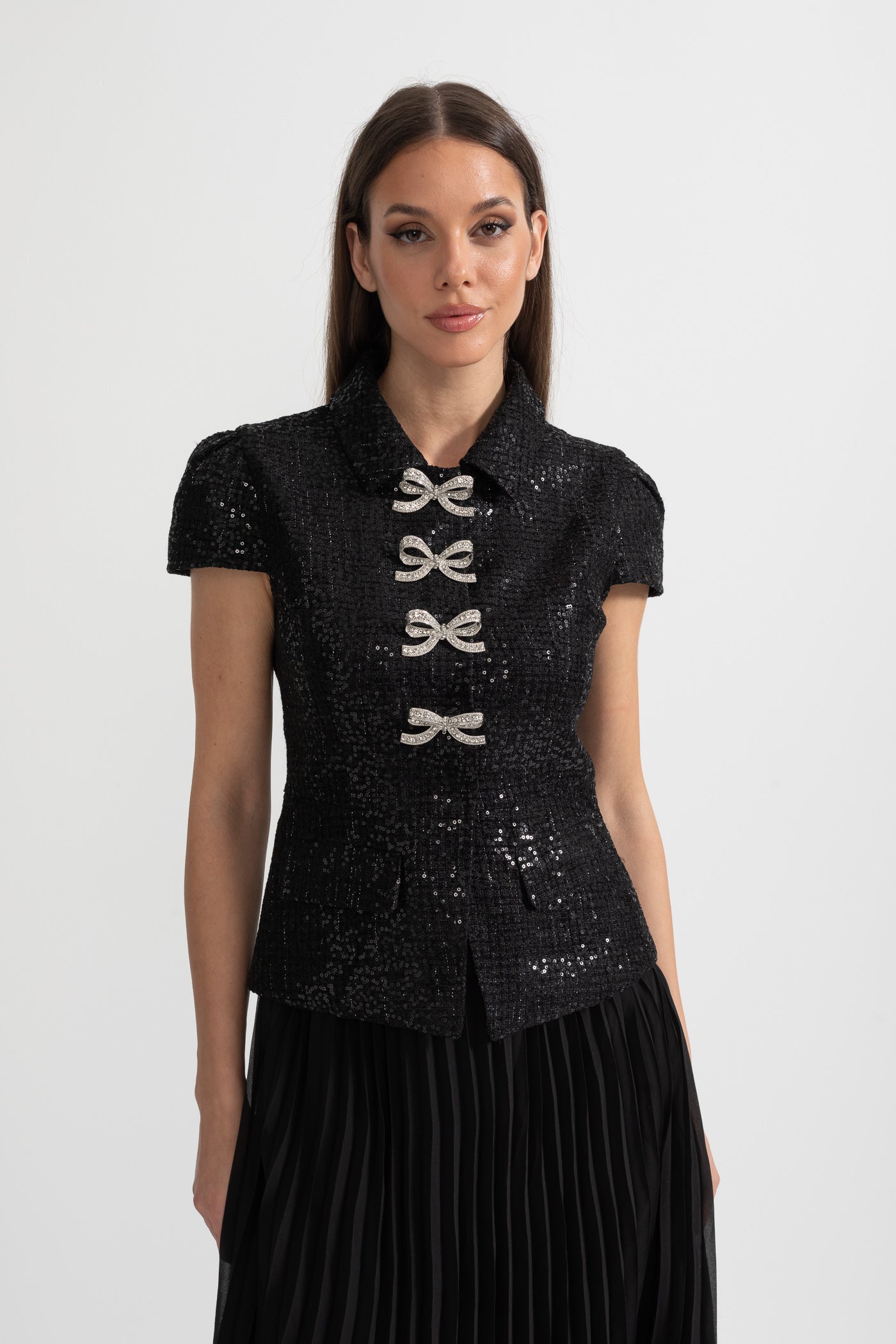 Vestido Elegante Com Top de Lantejoulas e Saia Plissada - Preto