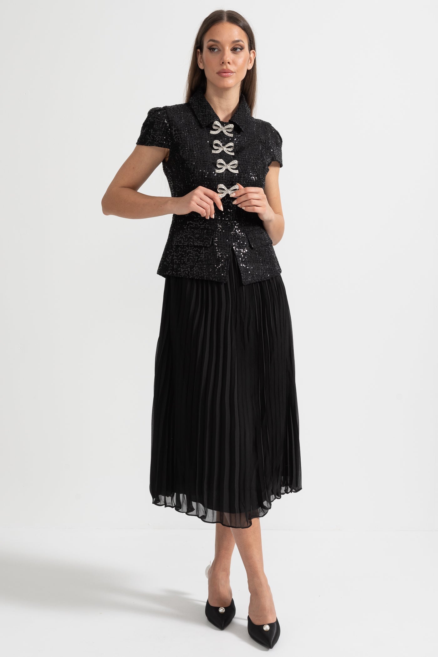 Vestido Elegante Com Top de Lantejoulas e Saia Plissada - Preto