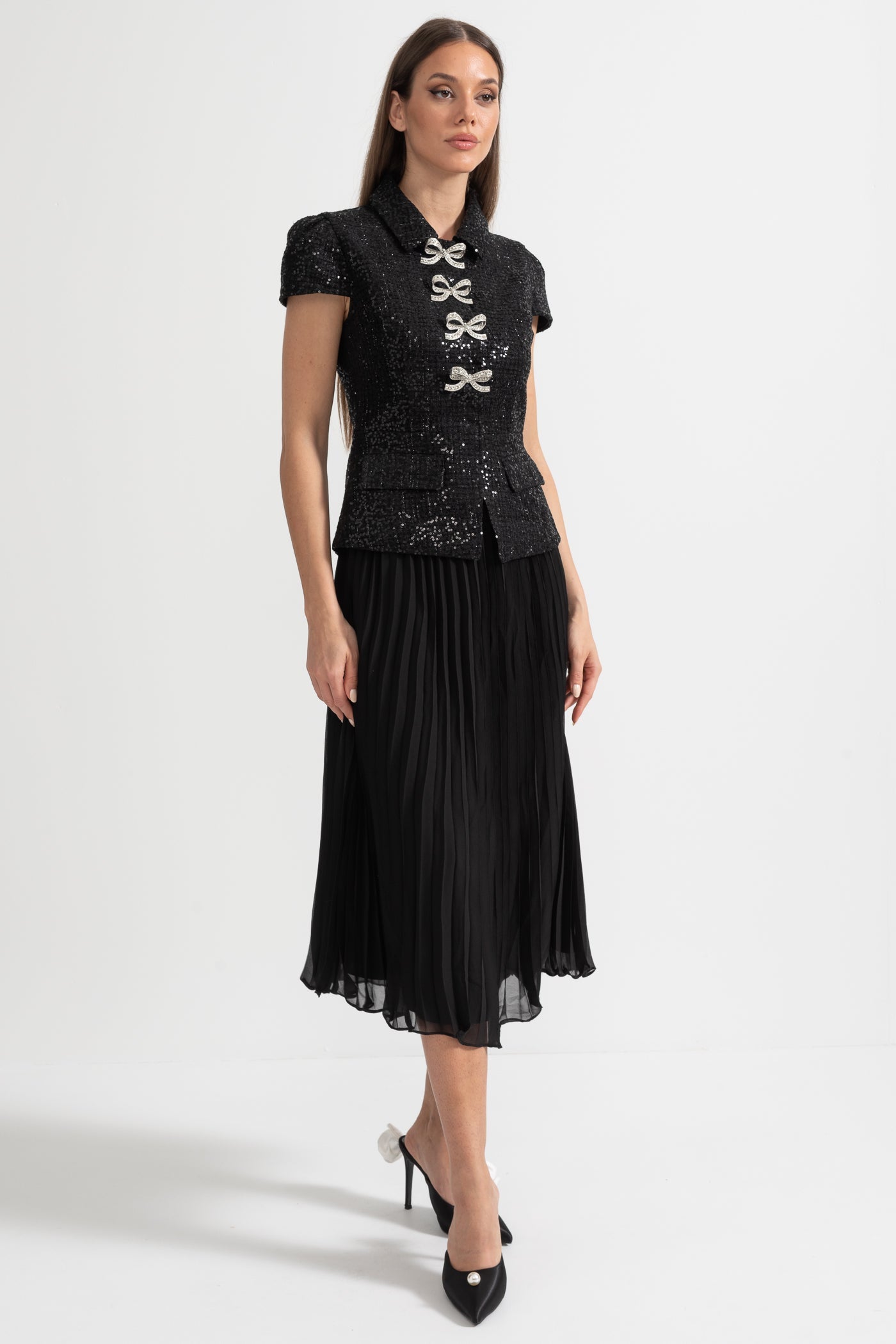 Vestido Elegante Com Top de Lantejoulas e Saia Plissada - Preto