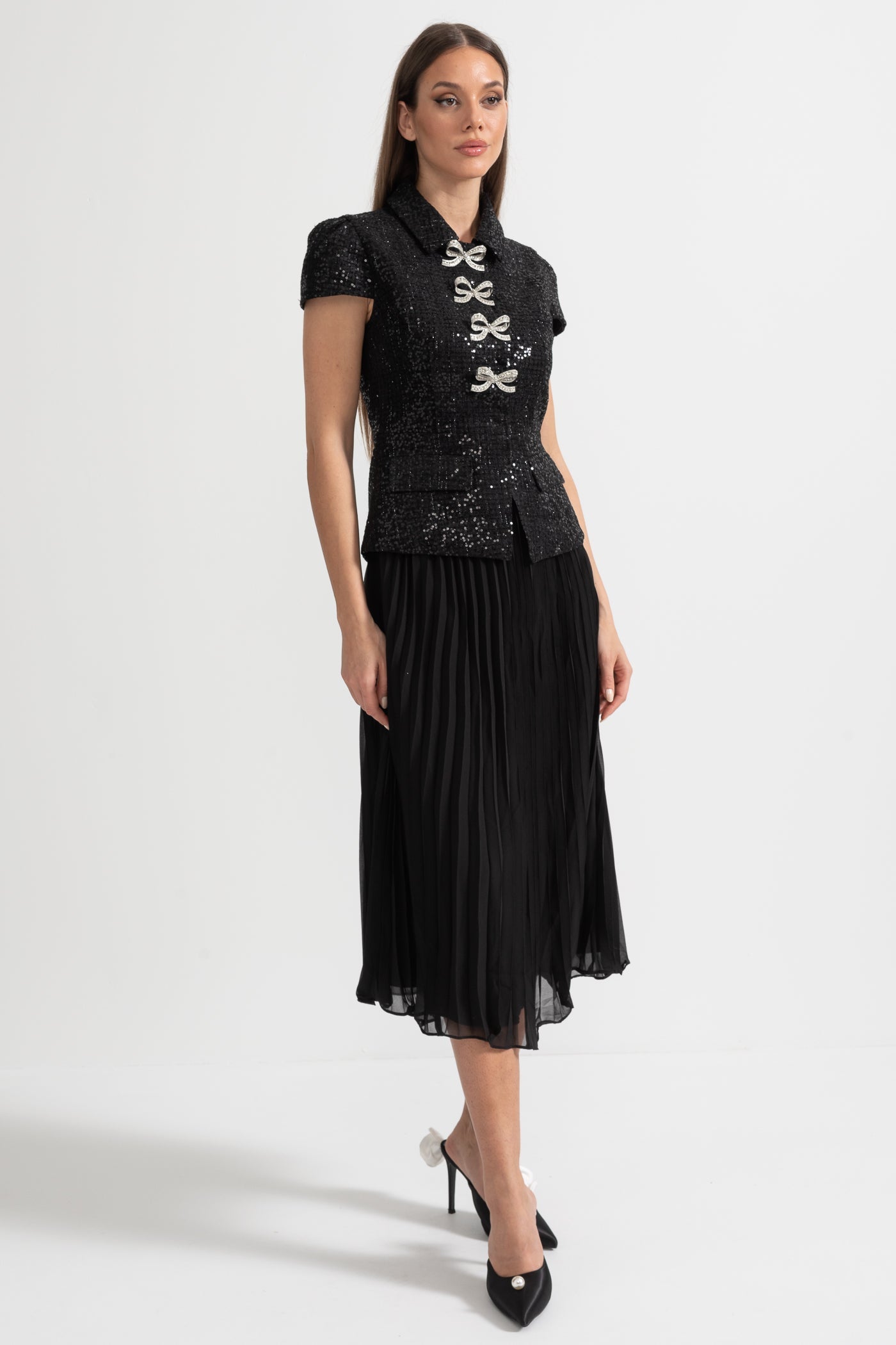 Vestido Elegante Com Top de Lantejoulas e Saia Plissada - Preto