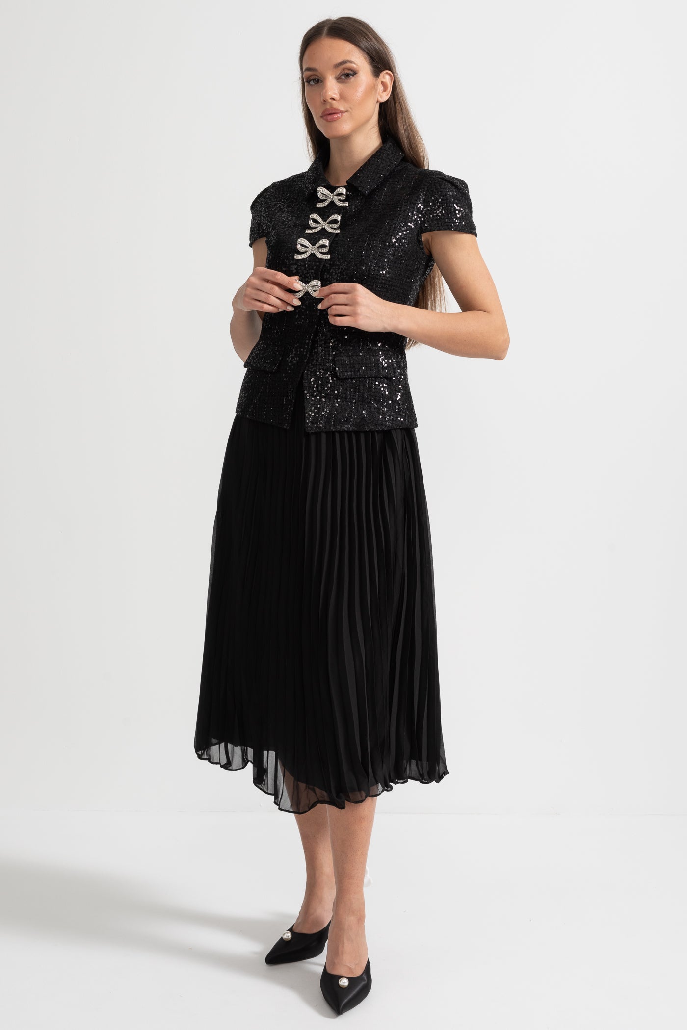 Vestido Elegante Com Top de Lantejoulas e Saia Plissada - Preto