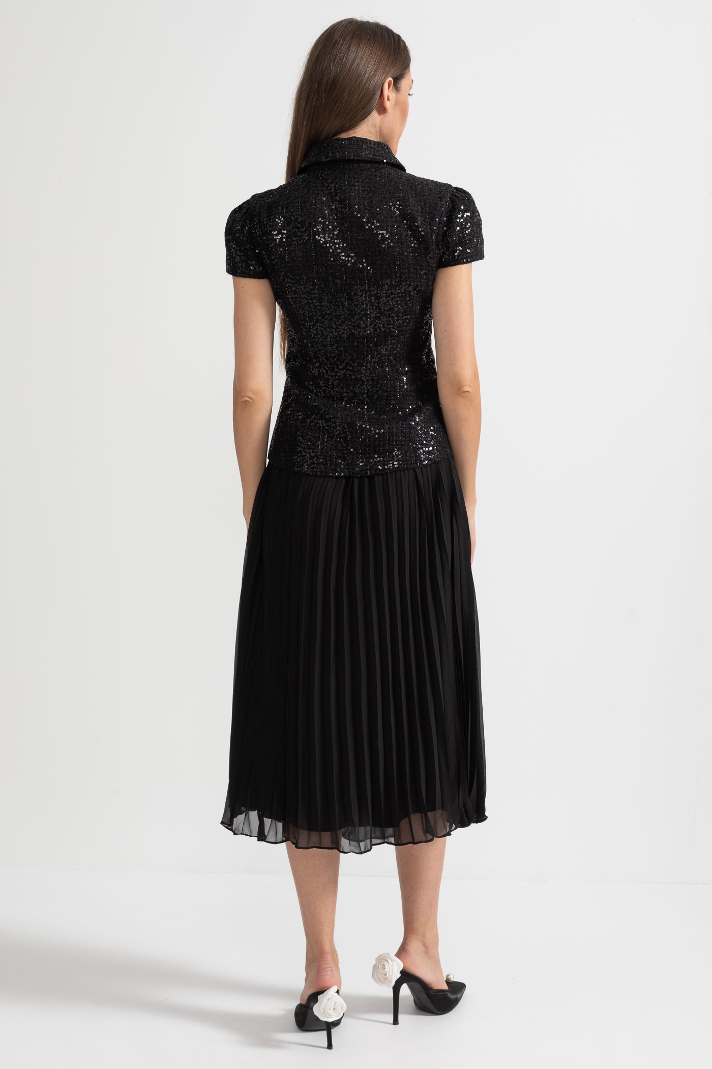 Vestido Elegante Com Top de Lantejoulas e Saia Plissada - Preto