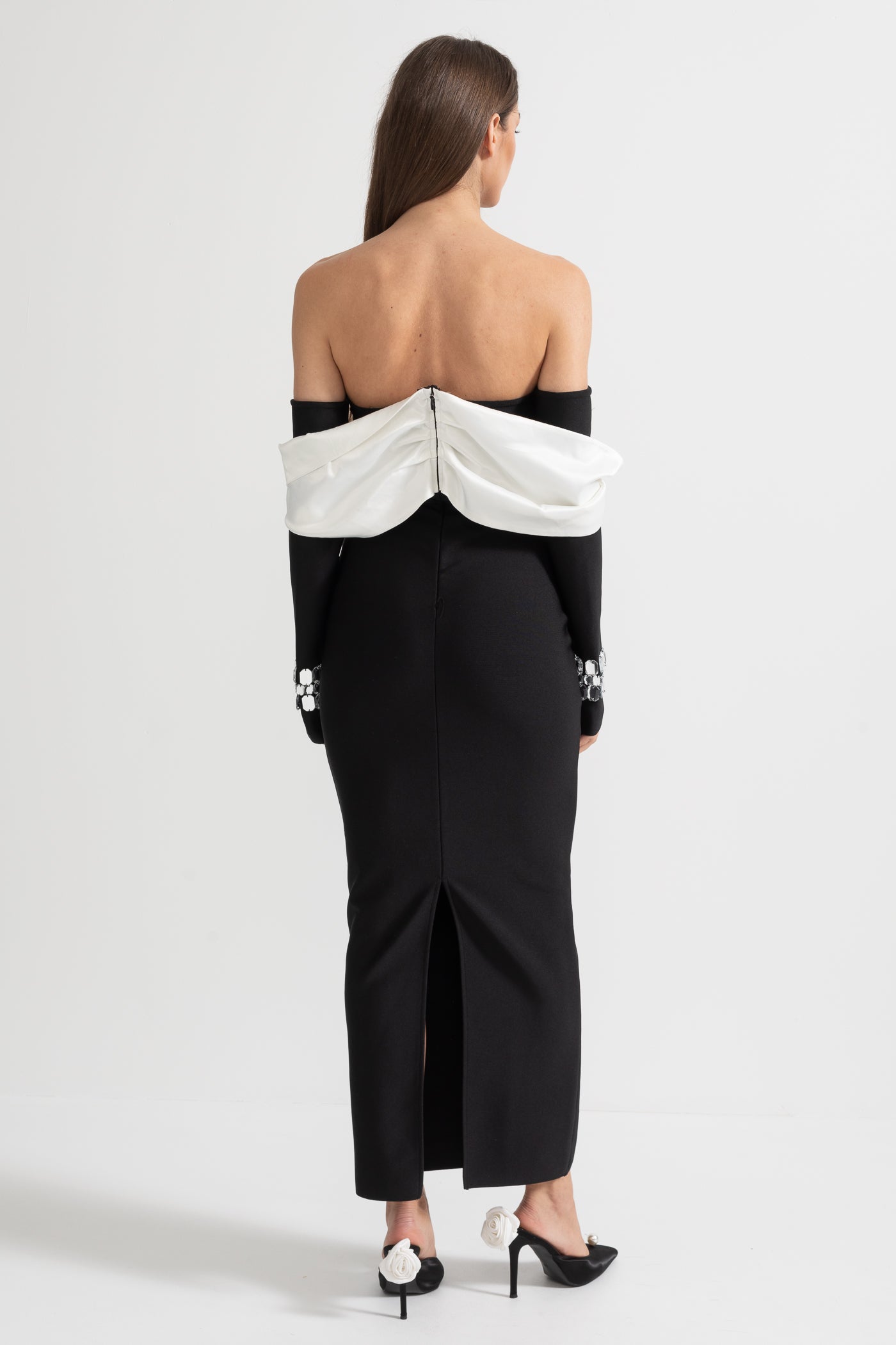 Vestido Elegante Off Shoulder Com Bustier Contrastante E Apliques Brilhantes - Preto