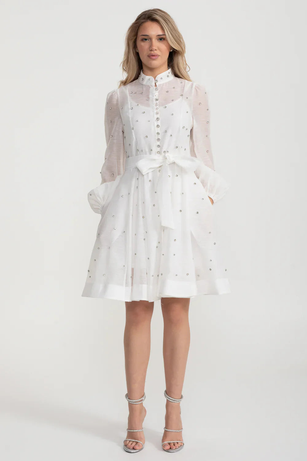 Vestido Elegante Com Mangas Bufantes Longas, Gola Alta E Enfeites Brilhantes - Branco