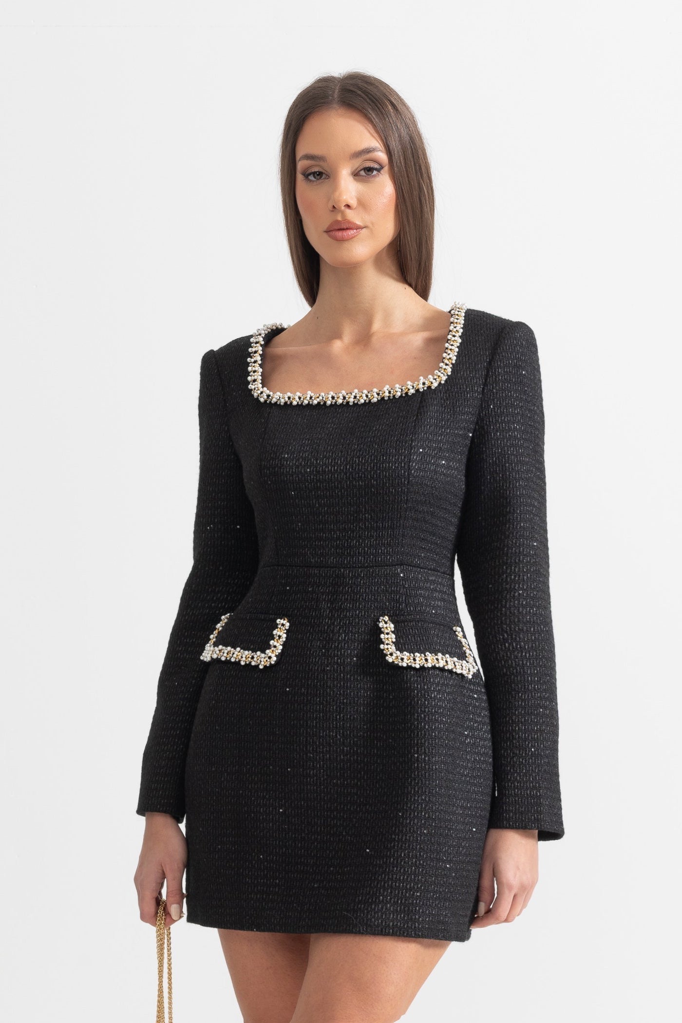 Vestido Mini de Malha com Decote Quadrado e Detalhes em Prata - Preto