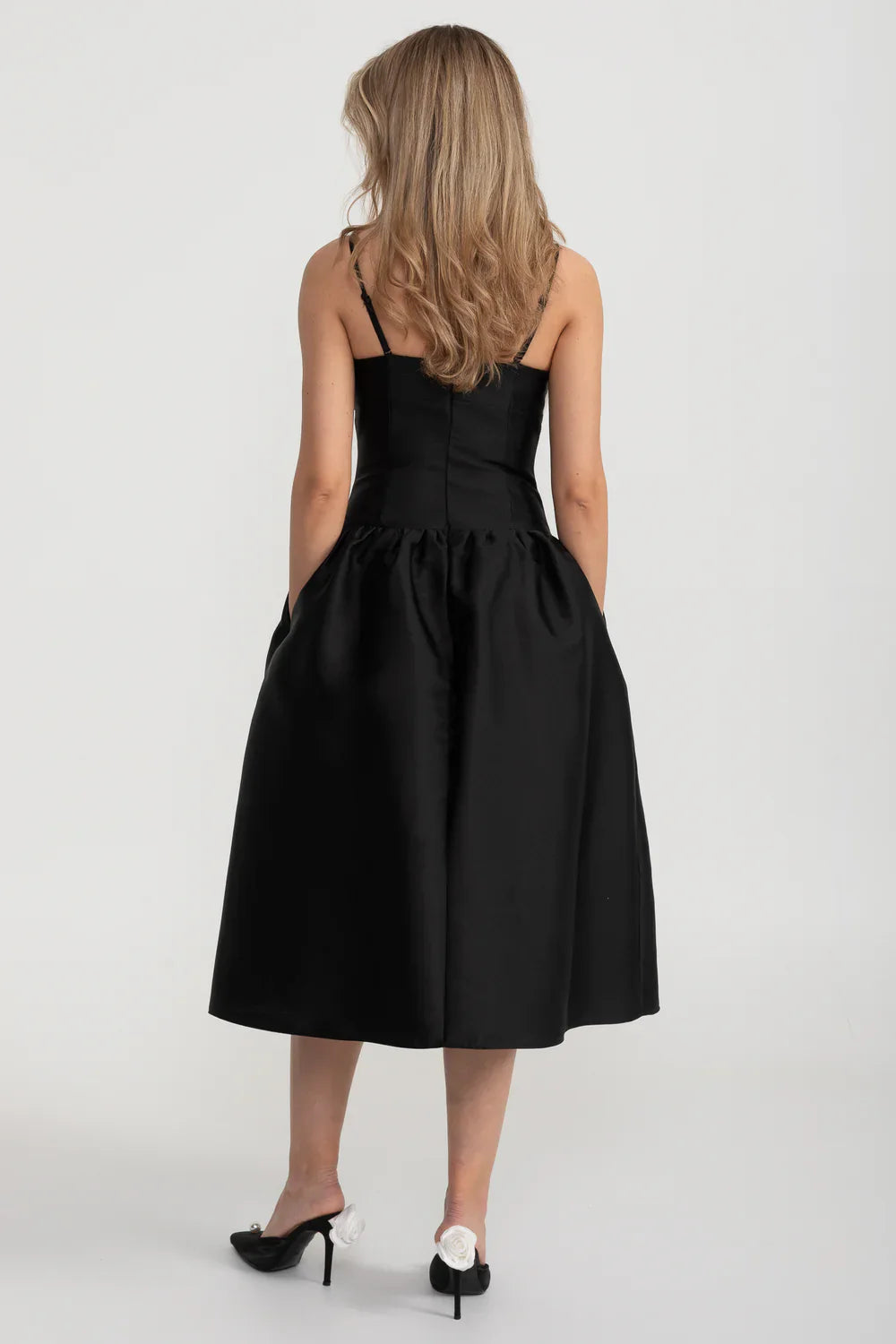 Vestido Mini Justo Sem Mangas Com Grande Laço Branco Proeminente - Preto