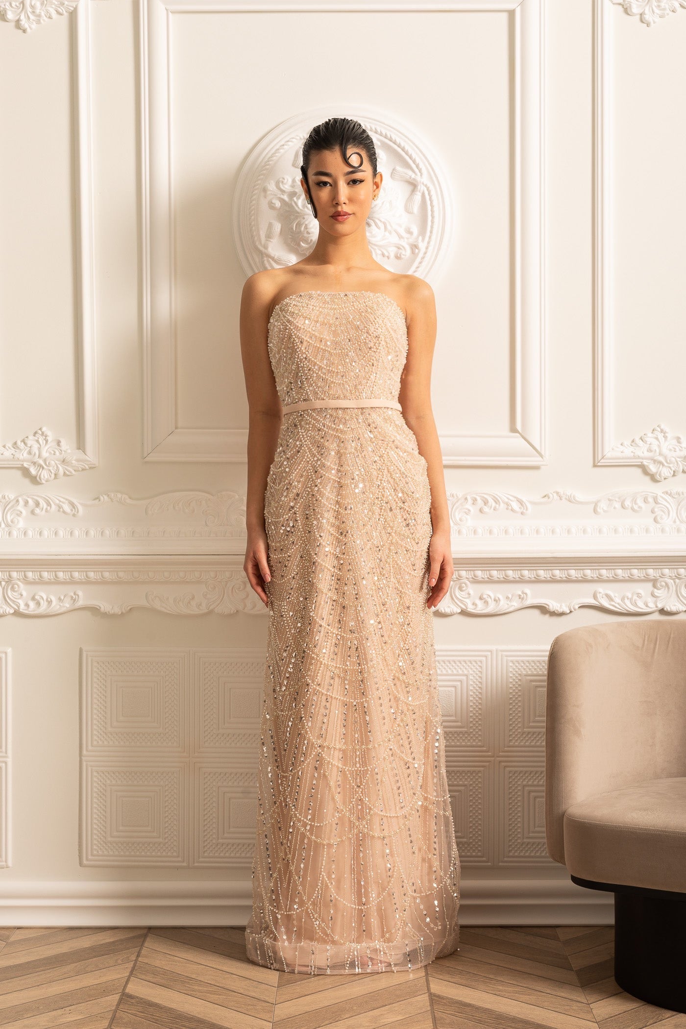 Vestido Glamouroso com Contas e Véu Destacável - Bege
