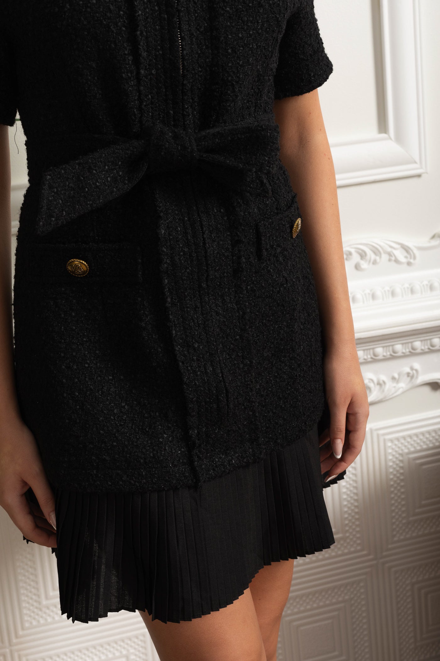 Vestido Mini Bouclé Com Cintura Cinturada E Baixo Plissado - Preto