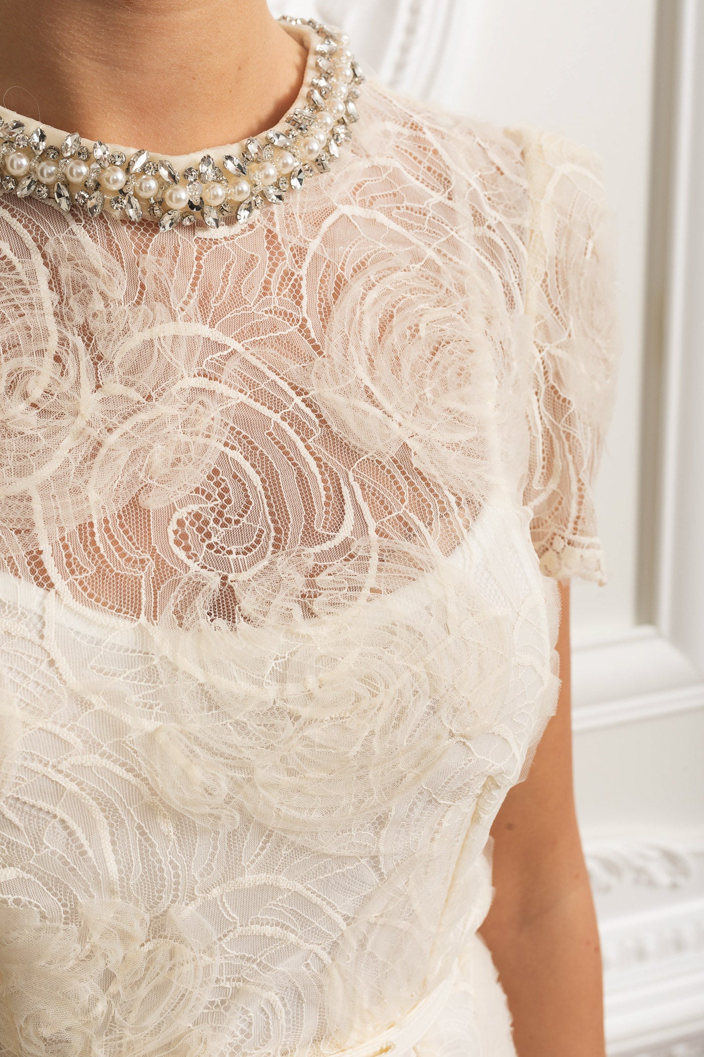 Vestido Midi de Renda com Mangas Curtas e Cinto Delicado - Ivoire