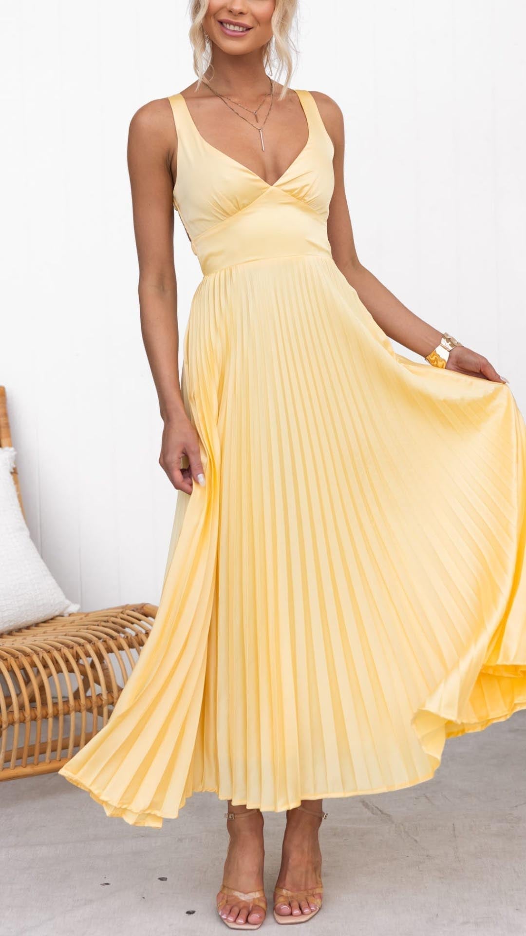 Aby | Vestido longo amarelo plissado com decote em V