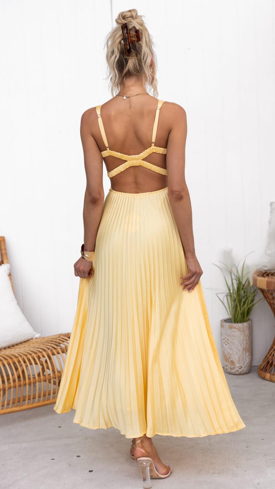 Aby | Vestido longo amarelo plissado com decote em V