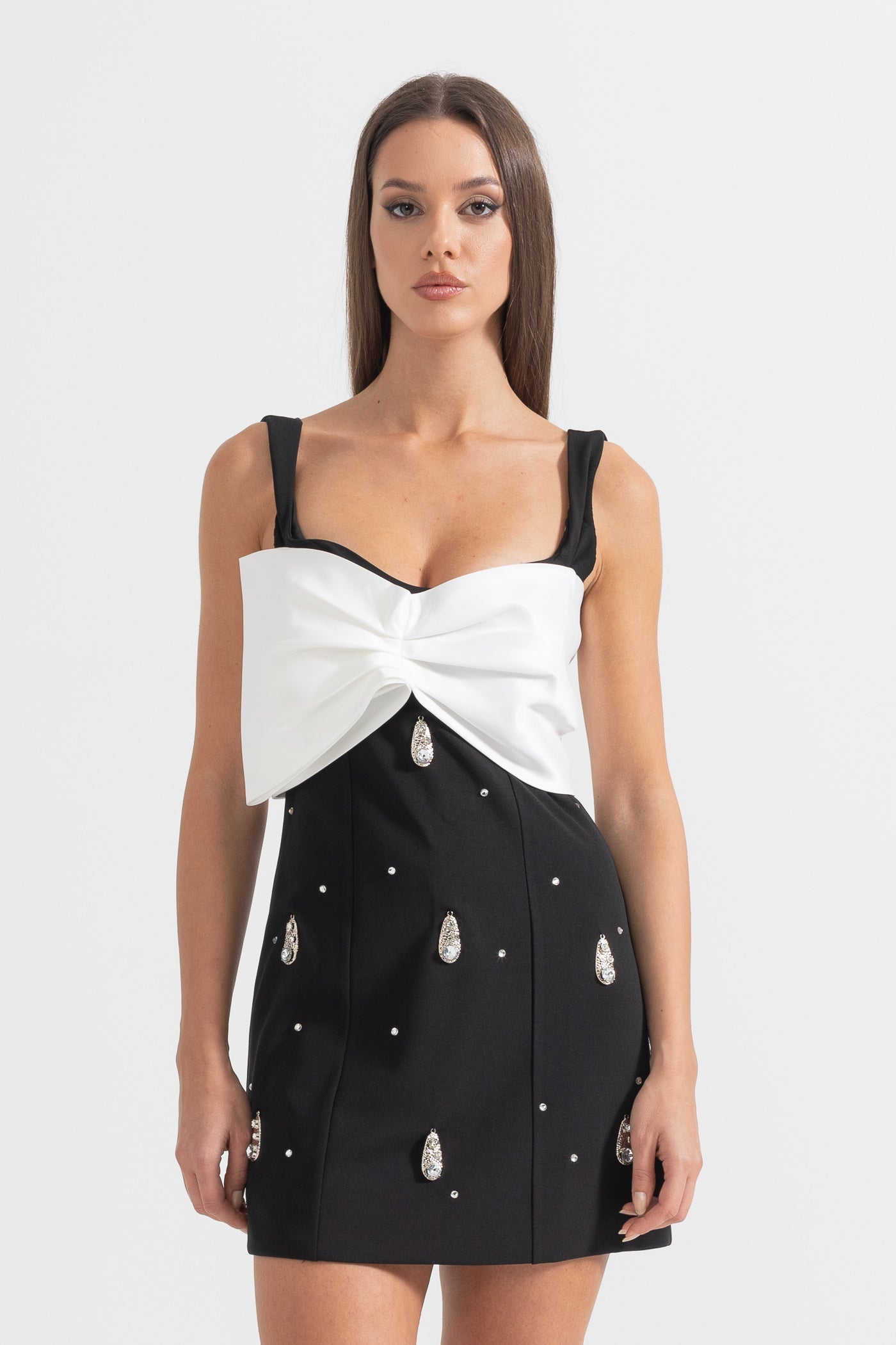 Vestido Mini Decorado Com Laço Branco no Decote - Preto
