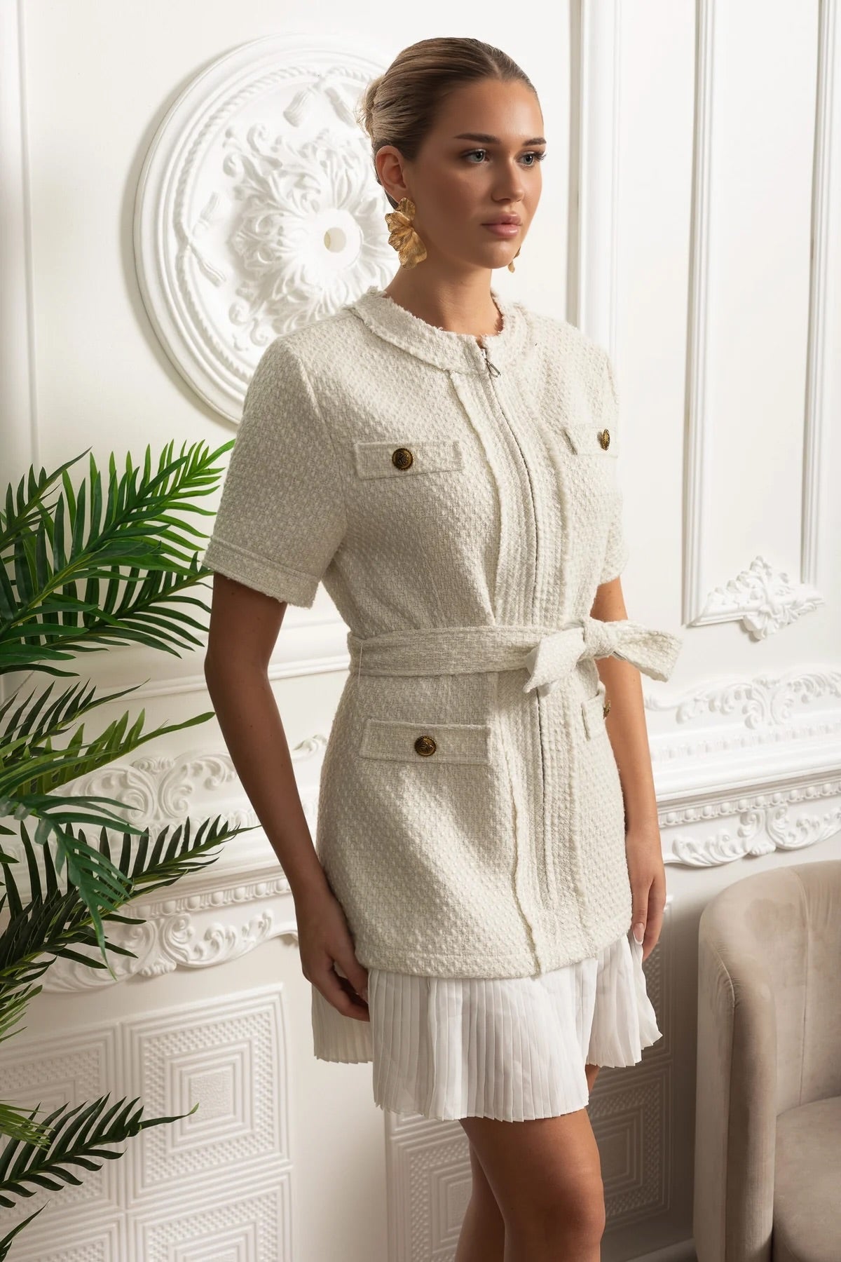 Vestido Mini Bouclé Com Cintura Cinturada E Bainha Plissada - Ivoire