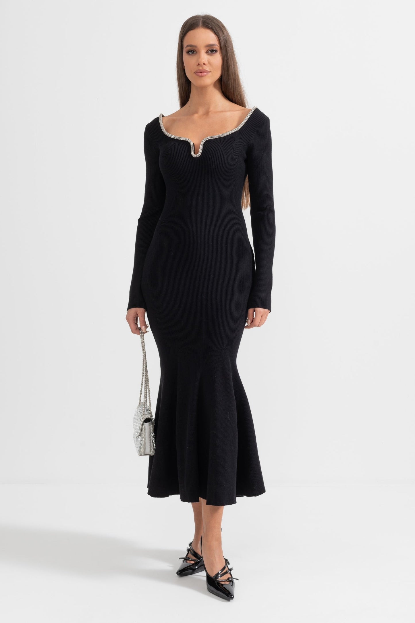 Vestido de Manga Longa com Corpete Ajustado e Bainha Largada - Preto